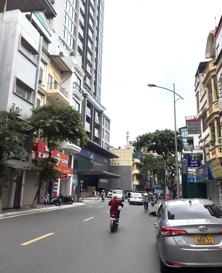 BÁN NHÀ MẶT PHỐ THUỴ KHUÊ,Ô TÔ, THANG MÁY, 64M2, MT 5M, 31,2 TỶ