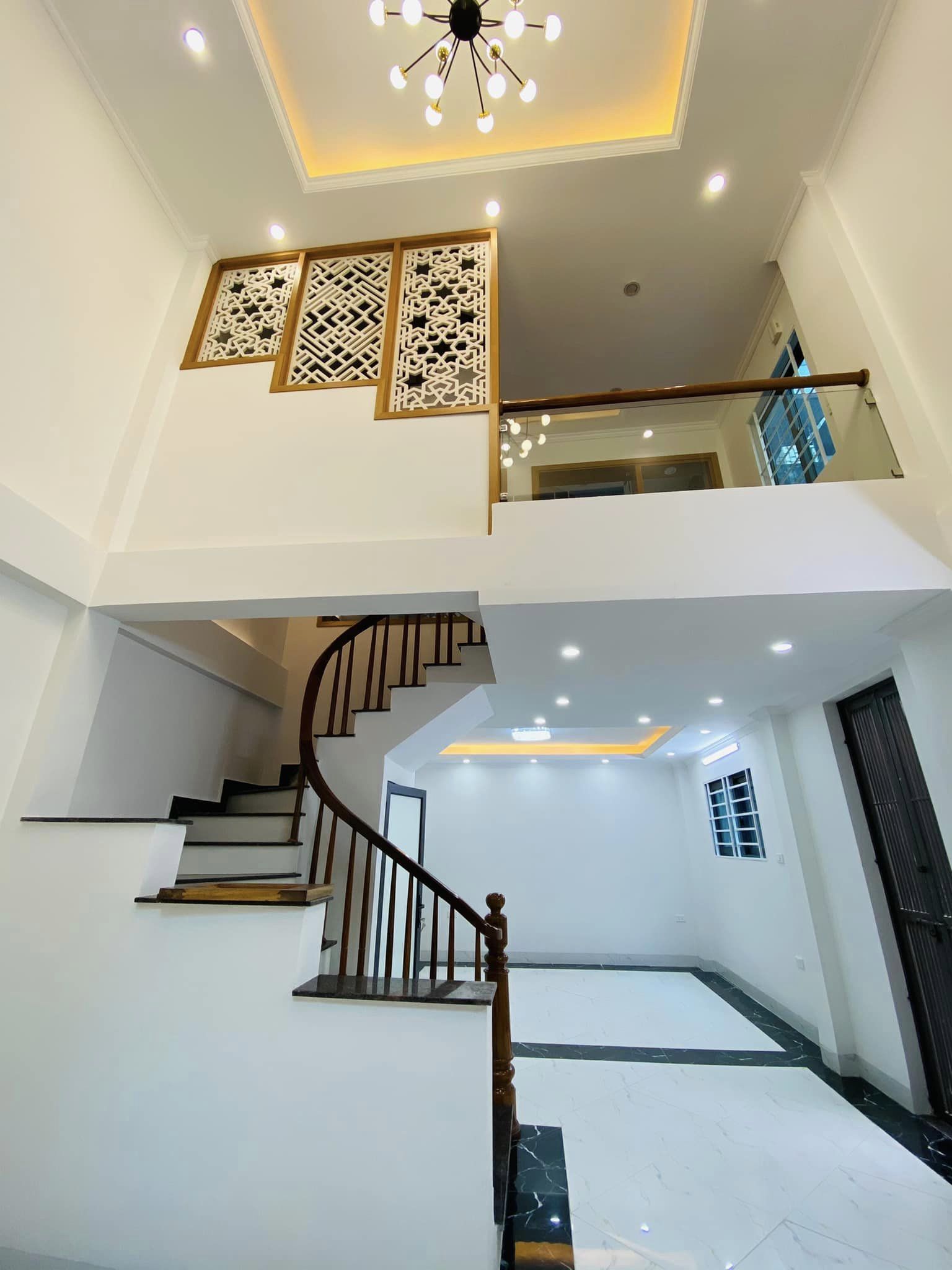 Bán nhà 5 Tầng Đ.Mỹ Đình OTO Vào Nhà, Gần Bến Xe Mỹ Đình