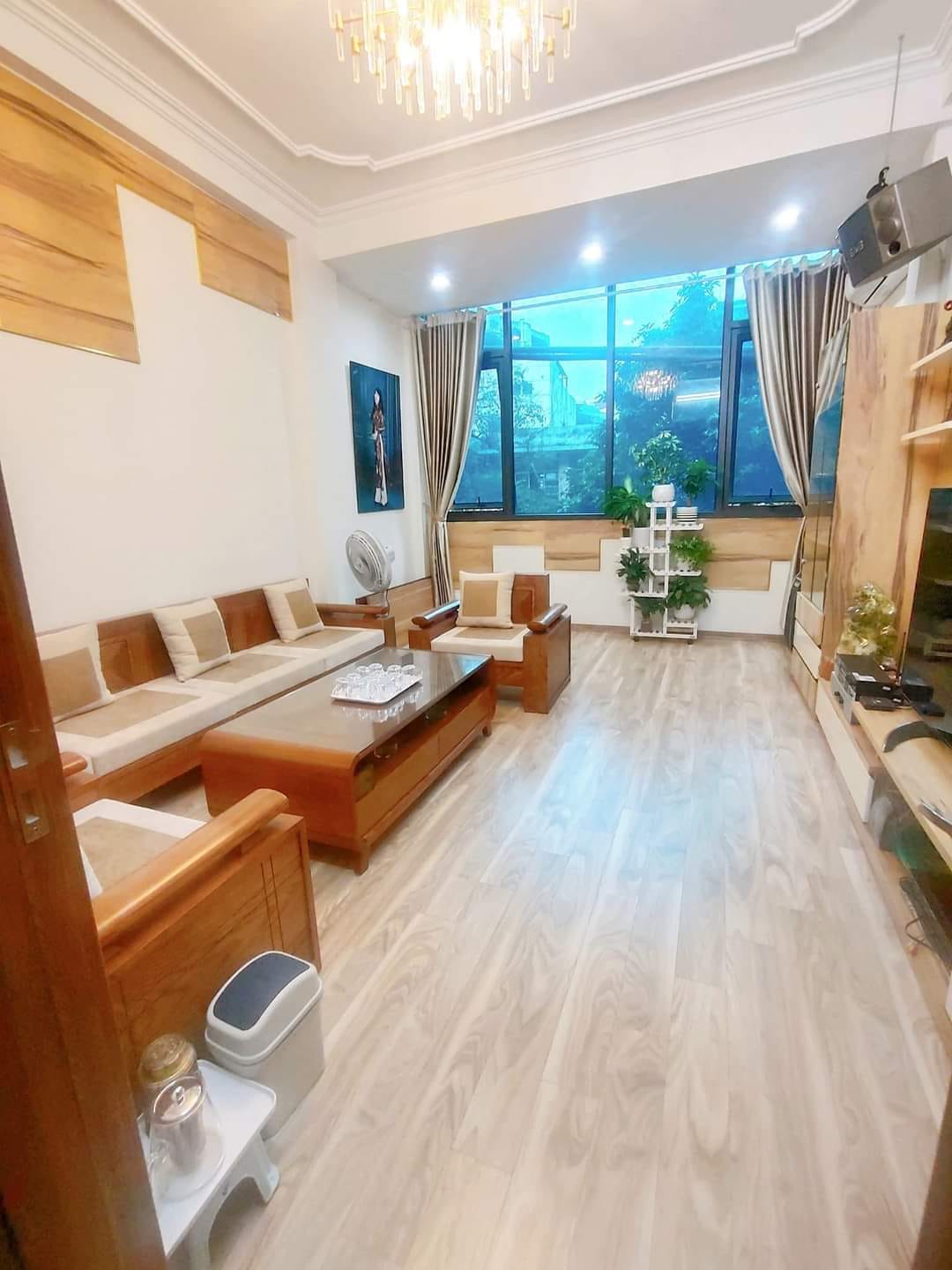 Bán nhà Đống Đa , phân lô Nguyễn Chí Thanh , ô tô tránh nhau , vào nhà , vỉa hè , kinh doanh