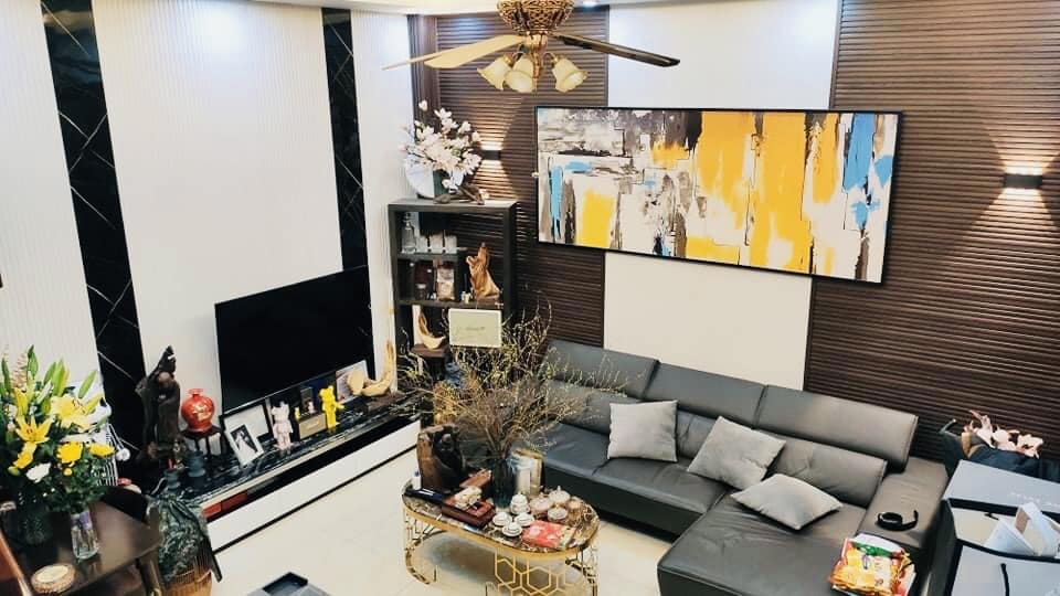 BÁN NHÀ ĐỐNG ĐA, 5 TẦNG, MẶT TIỀN RỘNG, CỰC GẦN MẶT PHỐ, TẶNG NỘI THẤT.