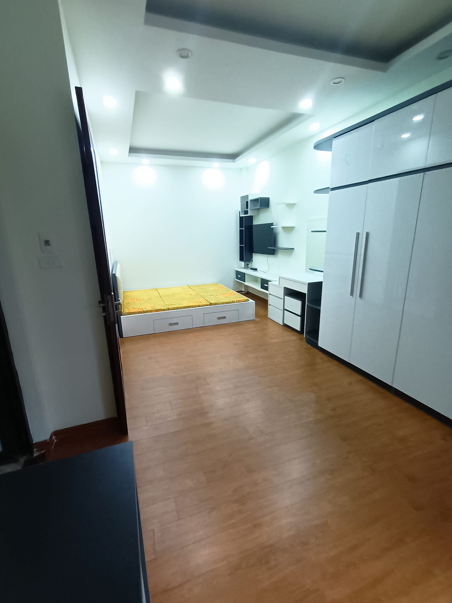 Bán nhà Đống Đa, phân lô Trần Quang Diệu, ngõ thông, ô tô tránh nhau, nhà mới ở ngay