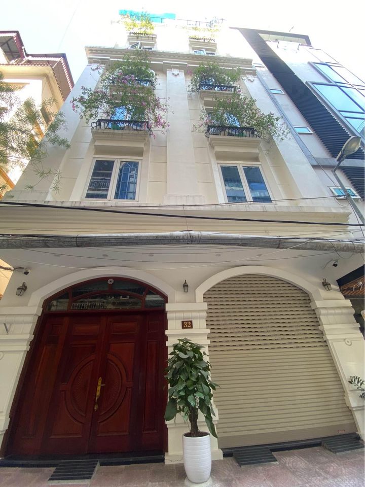 BIỆT THỰ NHÀ VƯỜN PHỐ CÁT LINH - VỊ TRÍ KIM CƯƠNG QUẬN BA ĐÌNH - KINH DOANH GIÒNG TIỀN 90TR/THÁNG