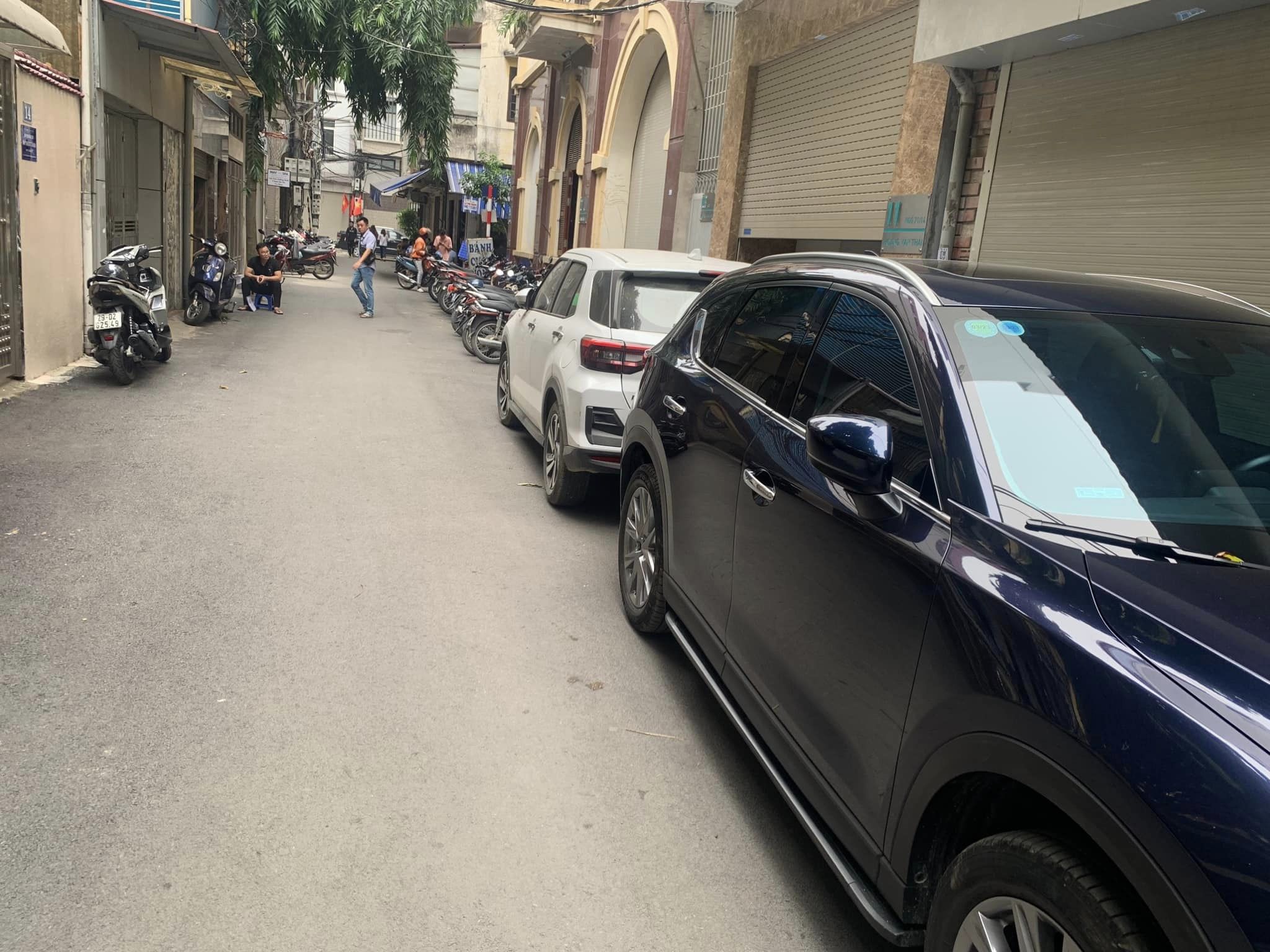 Phân lô Hoàng Văn Thái - Ô tô đỗ cổng - Kinh Doanh - 50m2* 5 tầng.