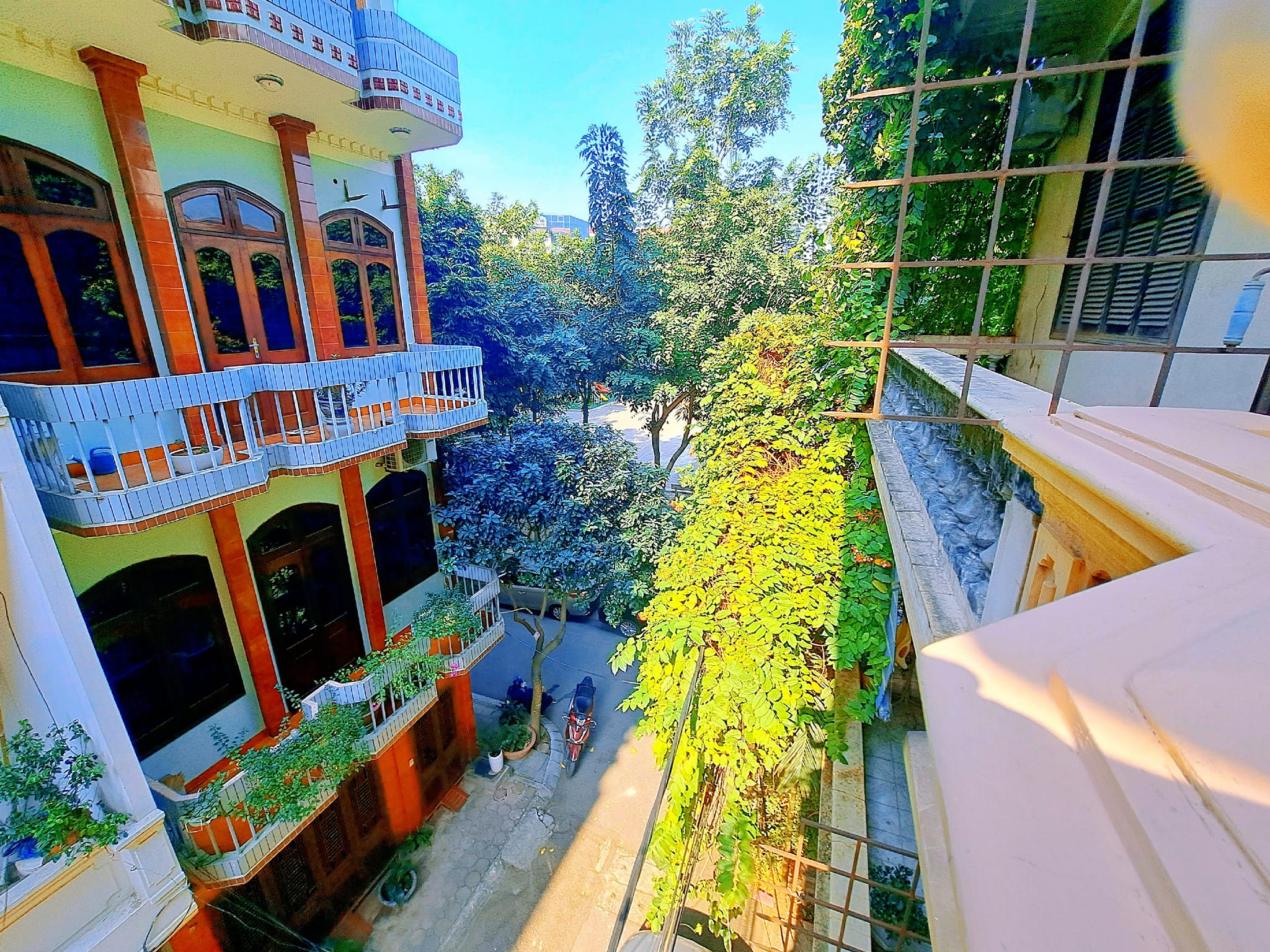 BÁN NHÀ CẦU GIẤY - PHÂN LÔ, VỈA HÈ, THÔNG SỐ VÀNG ... VỊ TRÍ SIÊU ĐẸP - AN SINH KINH DOANH ĐỈNH