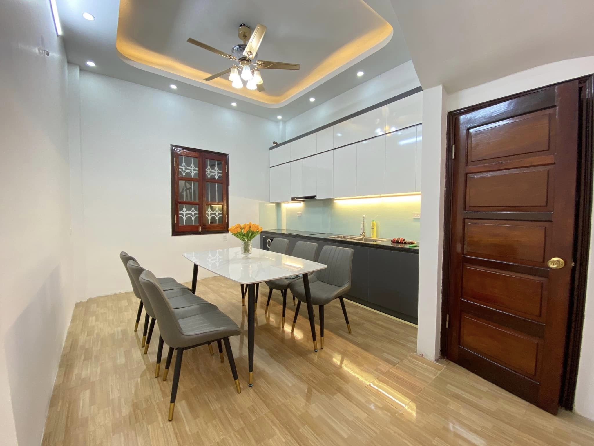 Bán nhà phố Trần Thái Tông,42m2x5T,Lô Góc,Siêu Thoáng,nhà đẹp ở ngay,hơn 5 tỷ