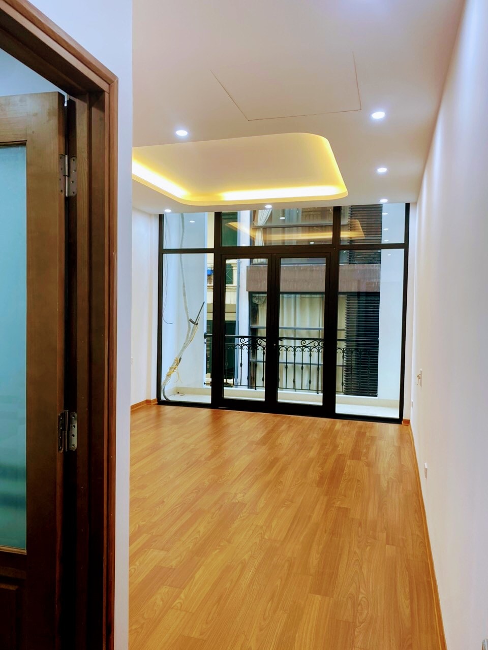 Bán nhà mặt phố Vĩnh Phúc ,DT 42m x 7 tầng,mặt tiền 4,20m,khu dân trí cao