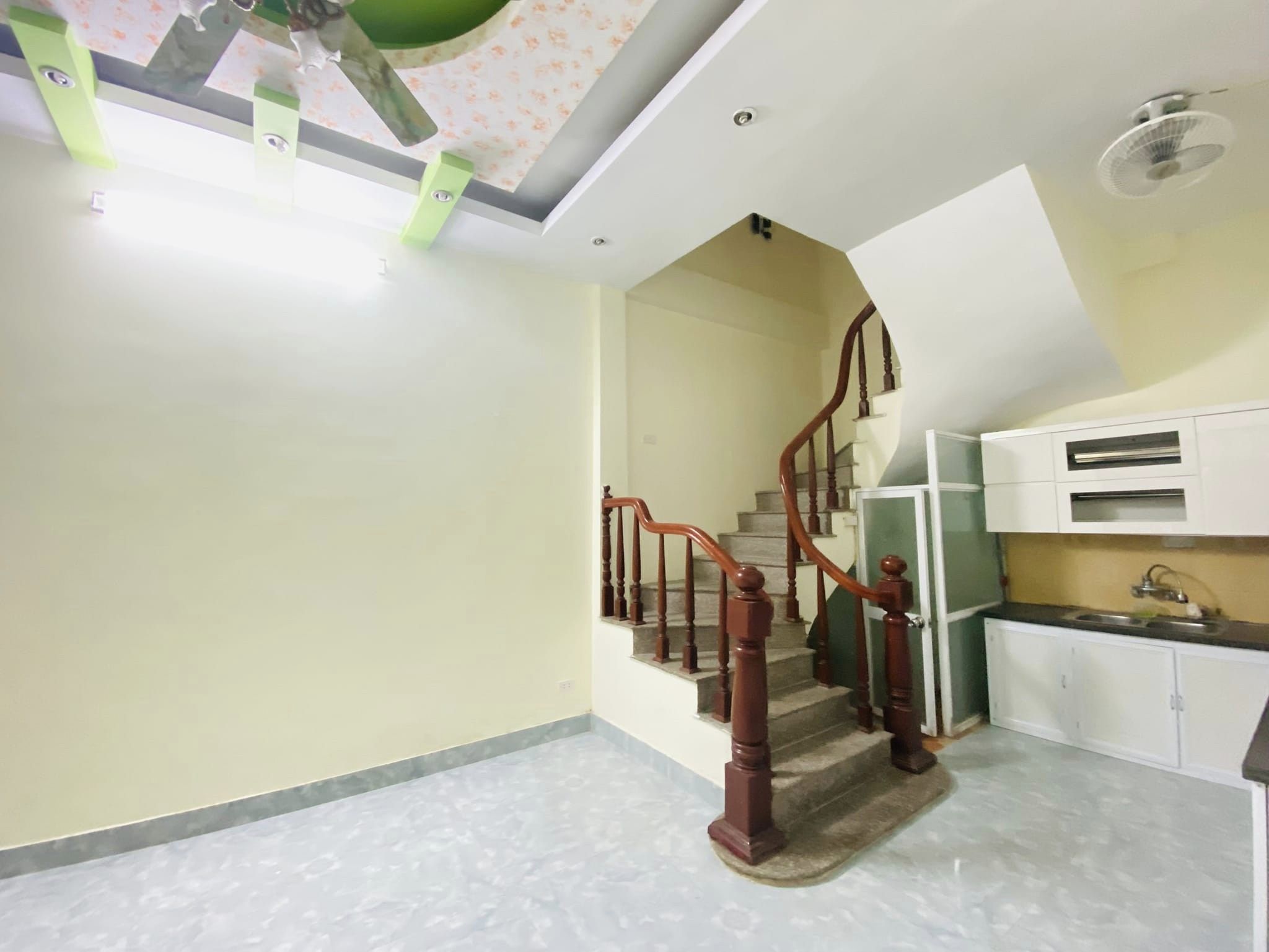 BÁN NHÀ 5 TẦNG HOÀNG VĂN THÁI, PHÂN LÔ, Ô TÔ ĐỖ CỬA, GẦN PHỐ.