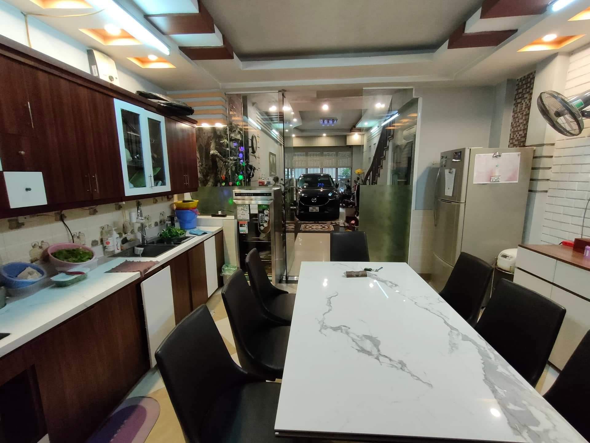 Bán nhà riêng Nguyễn Chí Thanh cách mặt phố 30m Diện tích 100m2 xây 5 tầng Vị trí đẹp khi mà gần TTTM, Bệnh viện,