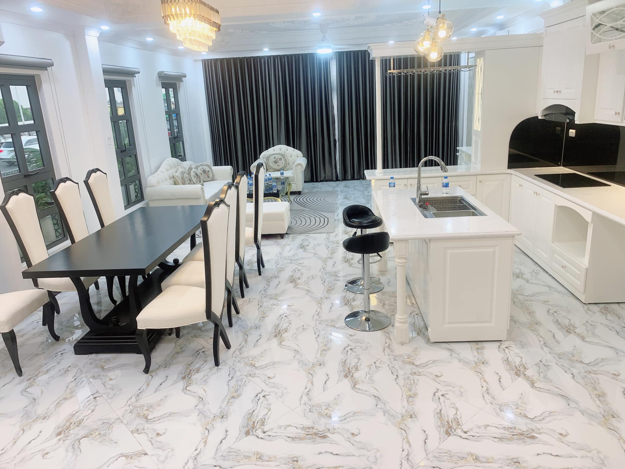 Nhà đẹp Phúc Đồng - Phân lô - Full nội thất - Gara ô tô - 7 tầng - Thang máy - Nhỉnh 11 tỷ