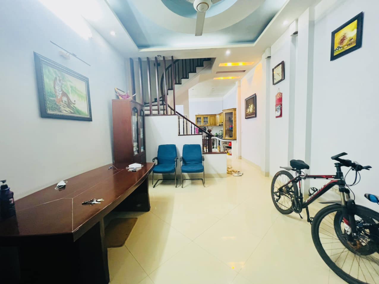 Nhà Khúc Thừa Dụ 50m2x5T, ô tô qua nhà, ngõ thông kinh doanh tốt, sổ vuông, 11 tỷ