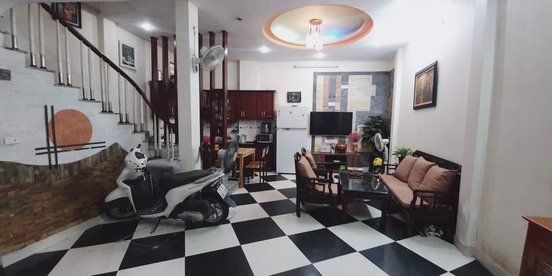 Nhà Đẹp Đội Cấn 45m2 - 5 Tầng - Mặt tiền 6m - Giá 5.8 Tỷ.