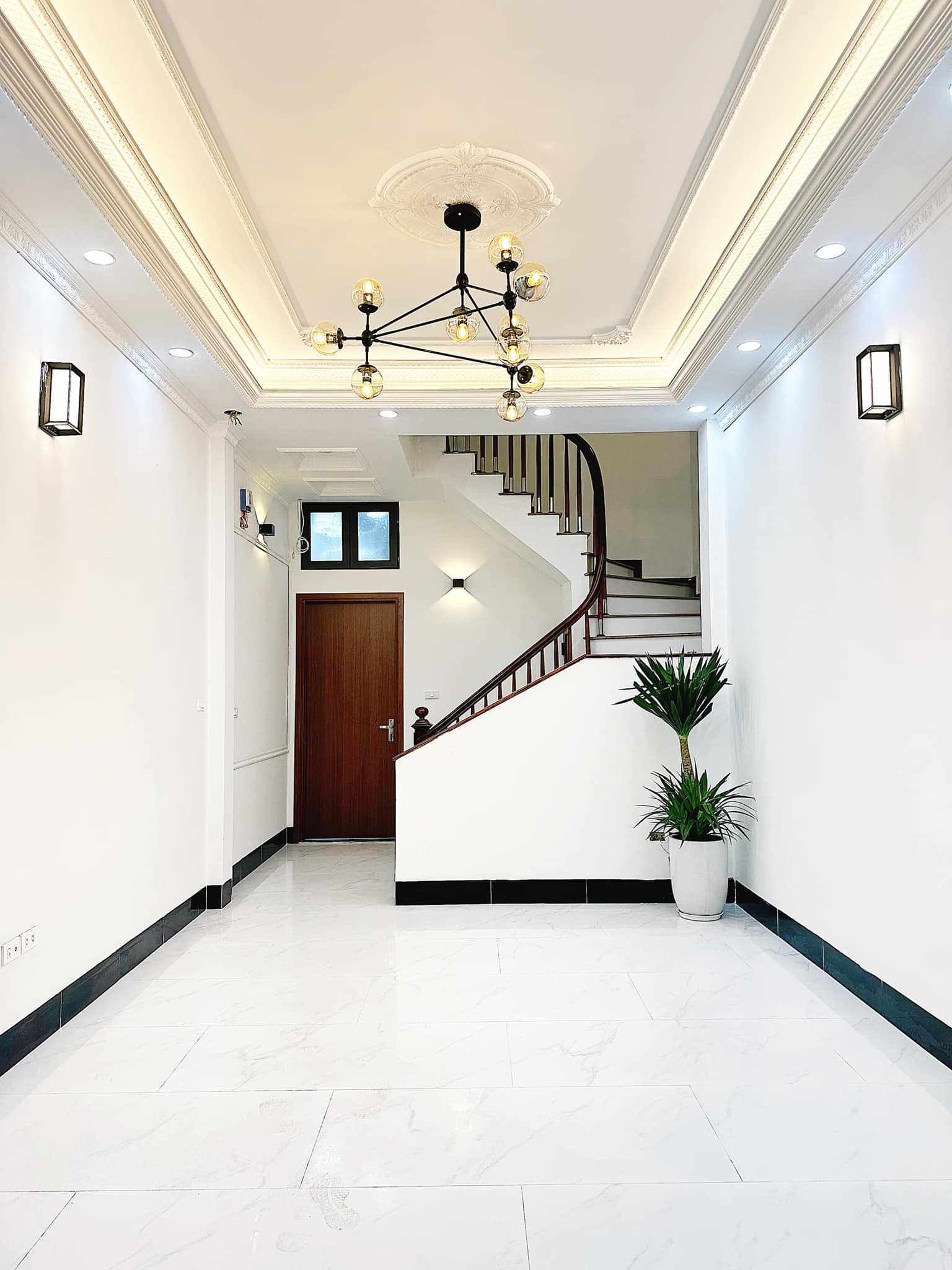 BÁN CĂN HỘ DỊCH VỤ ĐỐNG ĐA, 5 TẦNG 9 PHÒNG KHÉP KÍN, DÒNG TIỀN CAO.