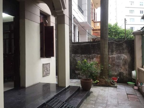 NGUYỄN VĂN CỪ - BÁN ĐẤT TẶNG BIỆT THỰ - VỊ TRÍ TRUNG TÂM - Ô TÔ VÀO NHÀ Mô tả: Diện tích 125m2/130