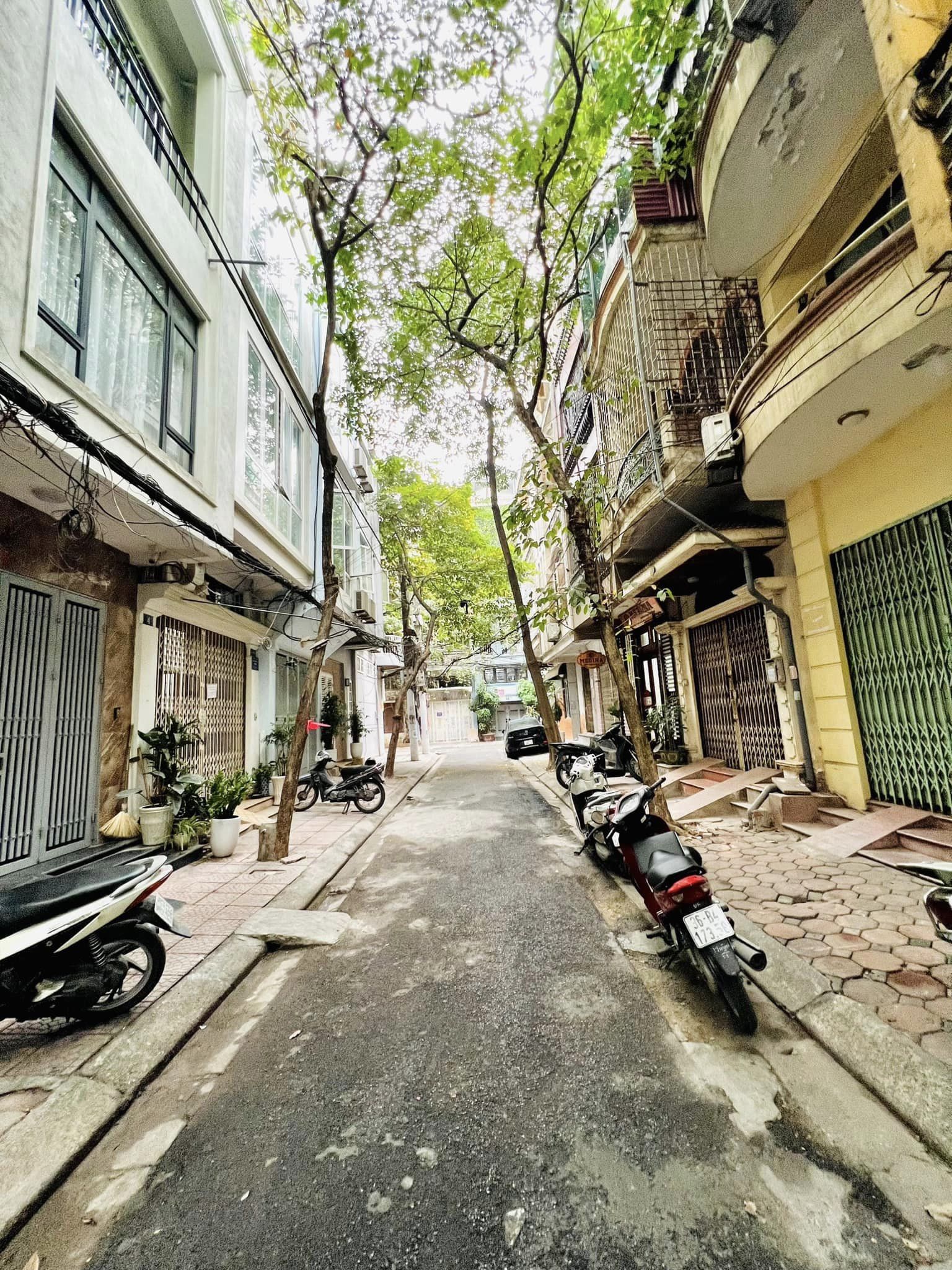 Bán nhà Nguyên Hồng, Đống Đa, 43m2 x 5 tầng, phân lô, vỉa hè, kinh doanh tấp nập, giá 13.8 tỷ