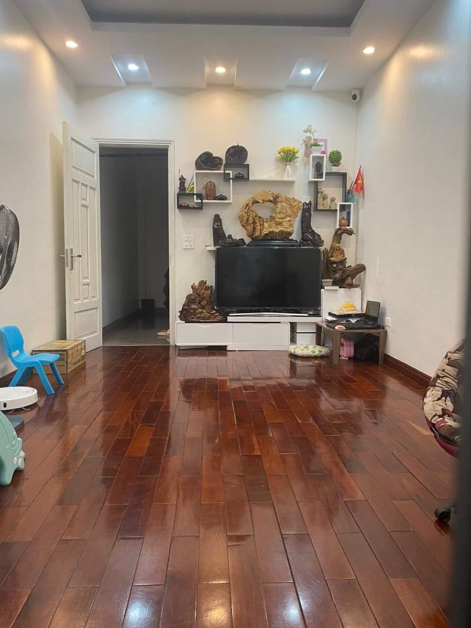 BÁN NHÀ MAI DỊCH - HÀNG HIẾM - PHÂN LÔ Ô TÔ TRÁNH - HÀNG XÓM CÁN BỘ QUÂN ĐỘI CAO CẤP - NHÀ