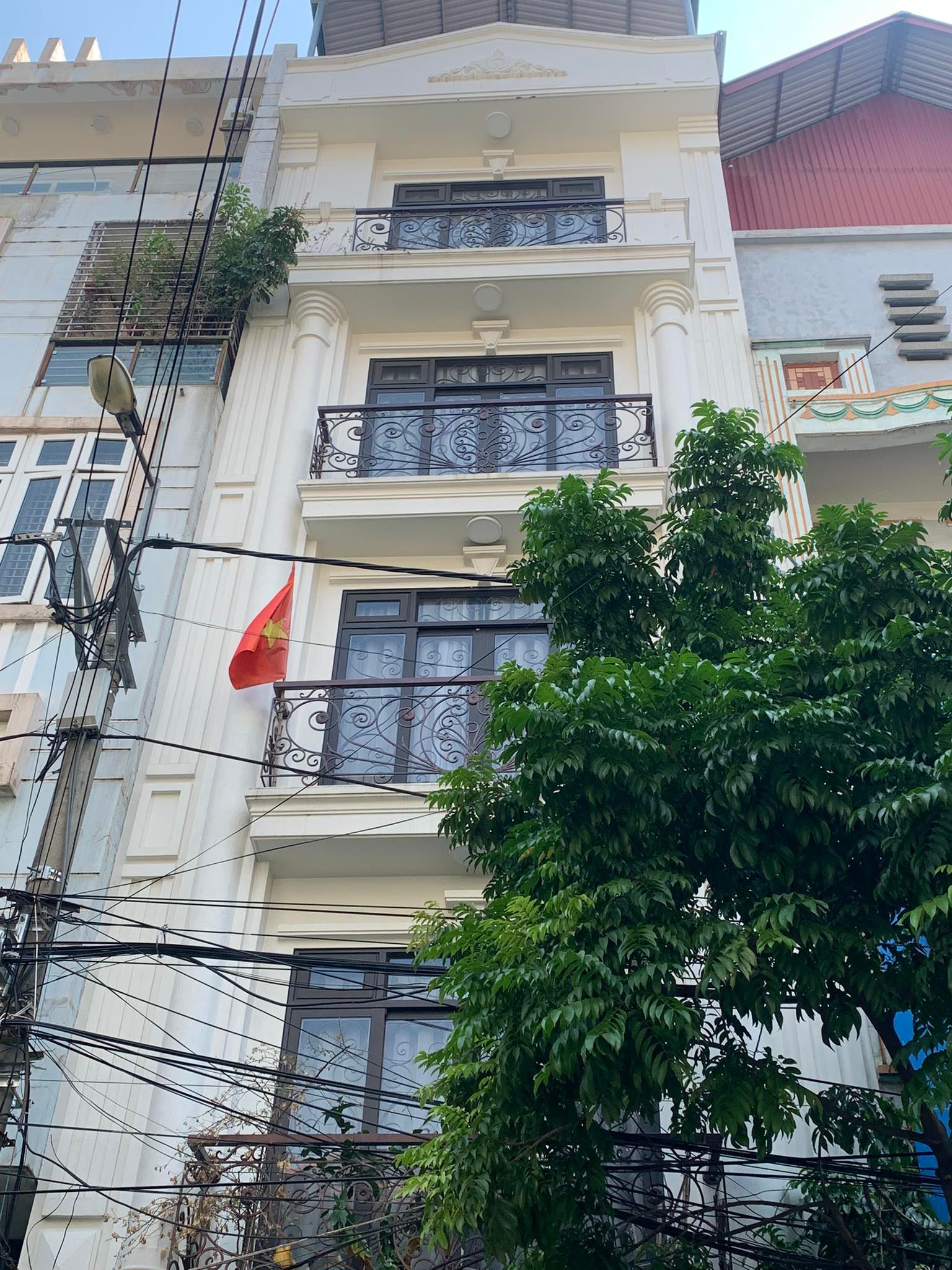 Nhà mặt phố Siêu Đẹp, Kinh doanh hái ra tiền, 6 tầng đẹp như Hoa Hậu, giá chỉ 10.x tỷ