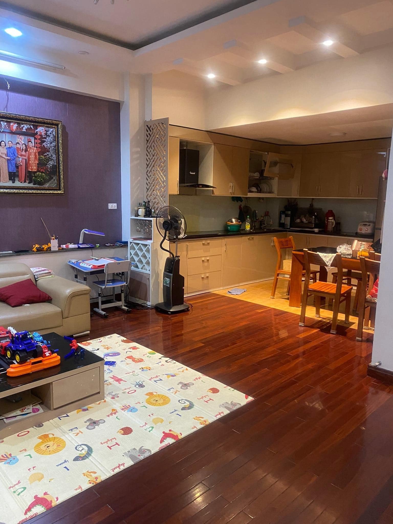Bán nhà Đống Đa chính chủ phố Nguyễn Chí Thanh 50m2 giá 5 tỷ, ngõ ô tô, kinh doanh