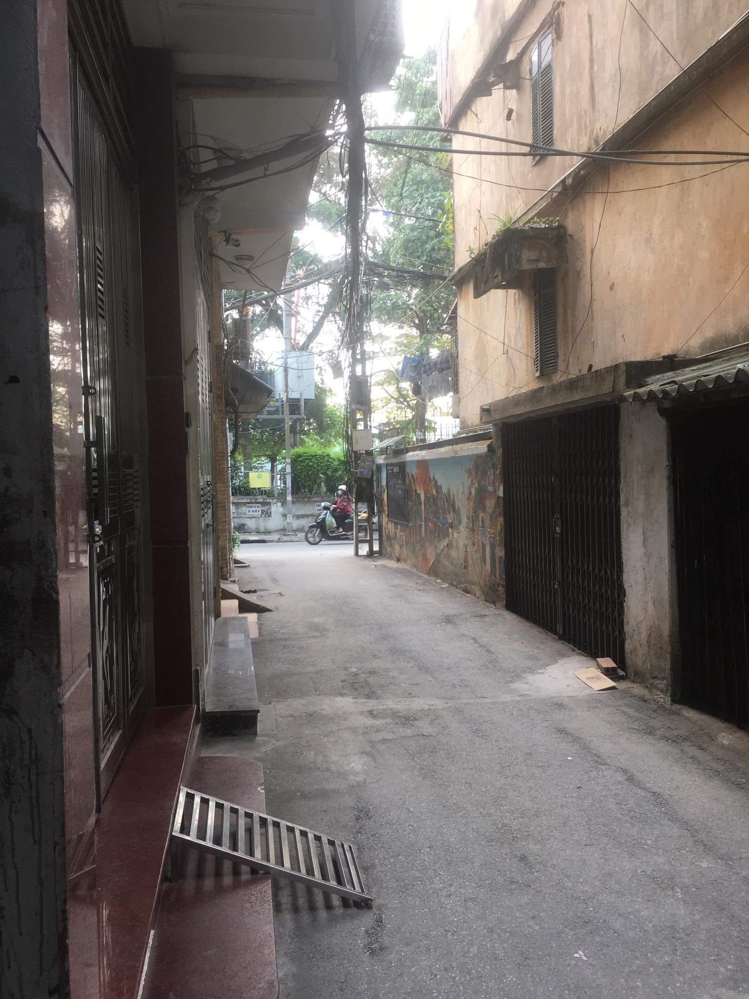 Nhà Gần Đường Trần Hữu Tước 30m2 - 3 tầng - Mặt tiền 4m - Giá 3.98 Tỷ - Gần Hồ.