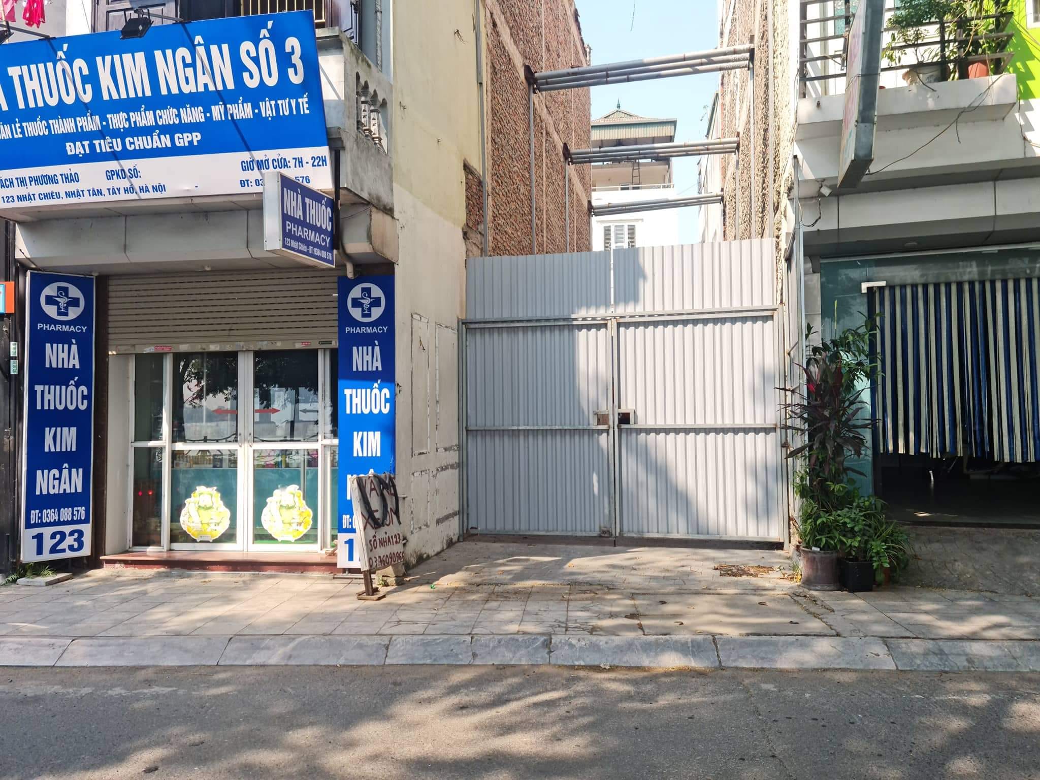 Bán nhà đất mặt phố Nhật Chiêu 75m2 - 2 thoáng - View Hồ Tây Lộng Gió - Hơn 30 tỷ chút