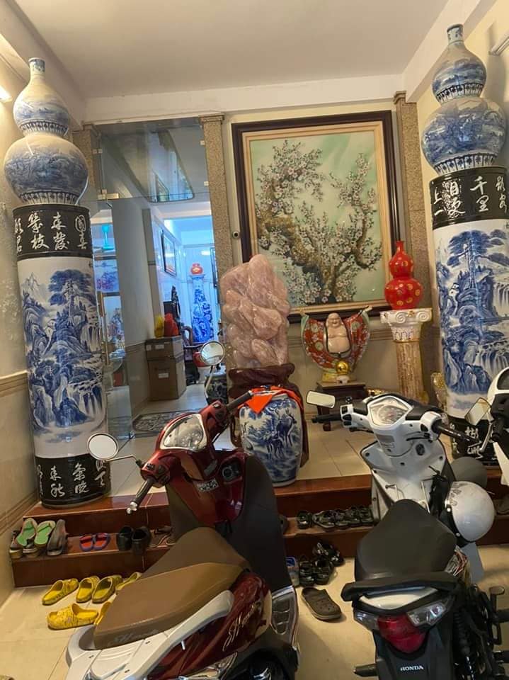 BÁN NHÀ NGÕ 260 CẦU GIẤY DT 50M- 6T THANG MÁY- Ô TÔ SÁT NHÀ- GIÁ CHÀO 9.5 TỶ