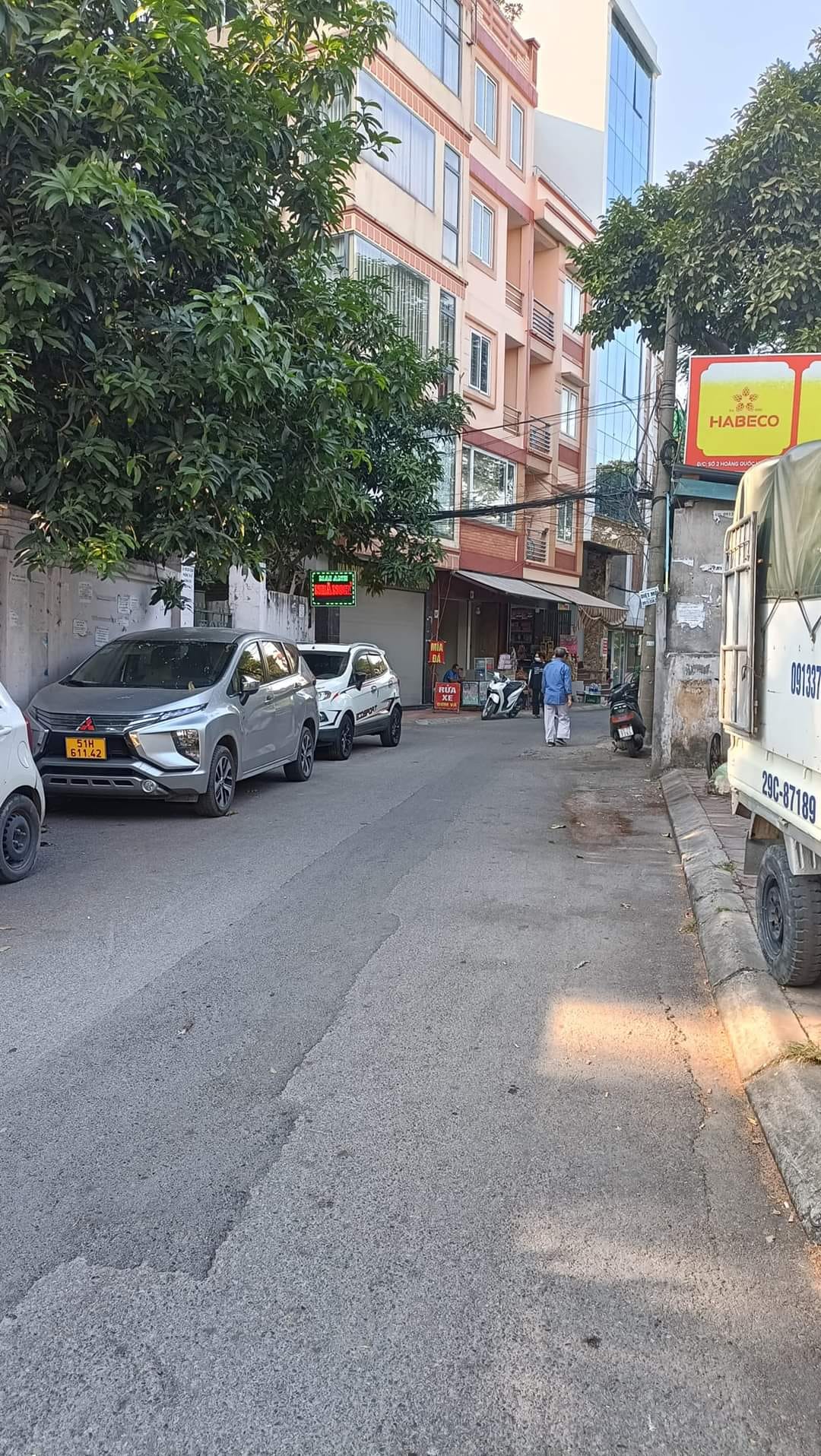 BÁN NHÀ NGÕ 2 HOÀNG QUỐC VIỆT- CẦU GIẤY DT 70M- 5T- MT 4M- Ô TÔ ĐỖ 5M- 2 Ô TÔ TRÁNH- 2 VỈA HÈ