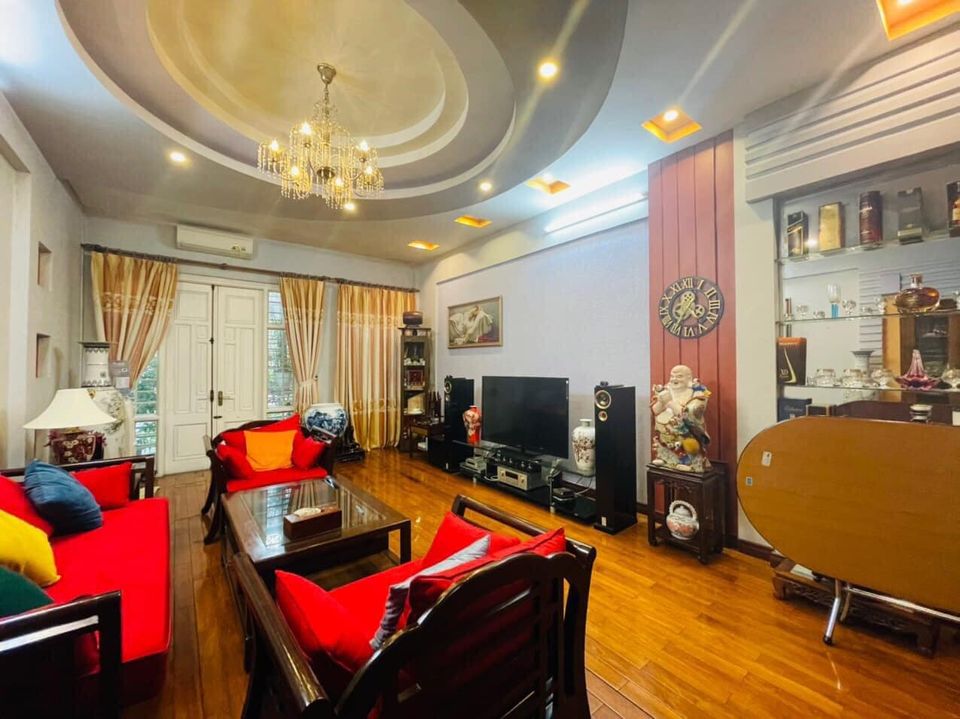 PHỐ VIP NGUYỄN CHÍ THANH, GARA, VĂN PHÒNG, NT XỊN SÒ 105M2, 22,6 TỶ