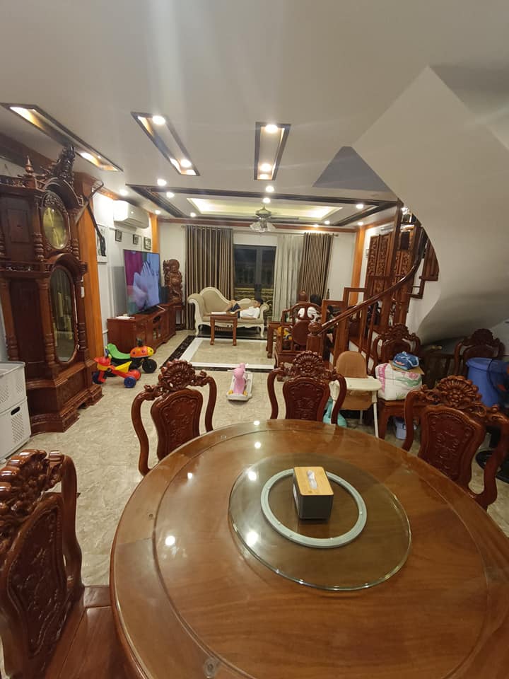 Bán Nhà Mặt Phố Trần Hưng Đạo- Mặt Tiền 10M -390M2 -Mặt phố-Bán Hiện Trạng–300 Tỷ