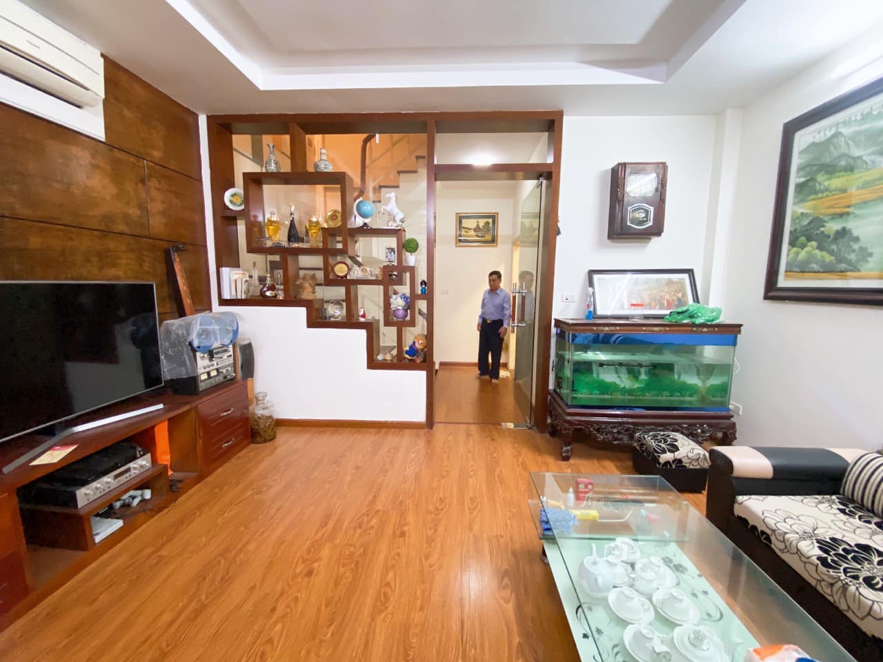 Bán nhà đẹp, lô góc, ô tô đỗ cửa, ngõ Quận Ủy Cầu Giấy. DT 39m²x 6 tầng.