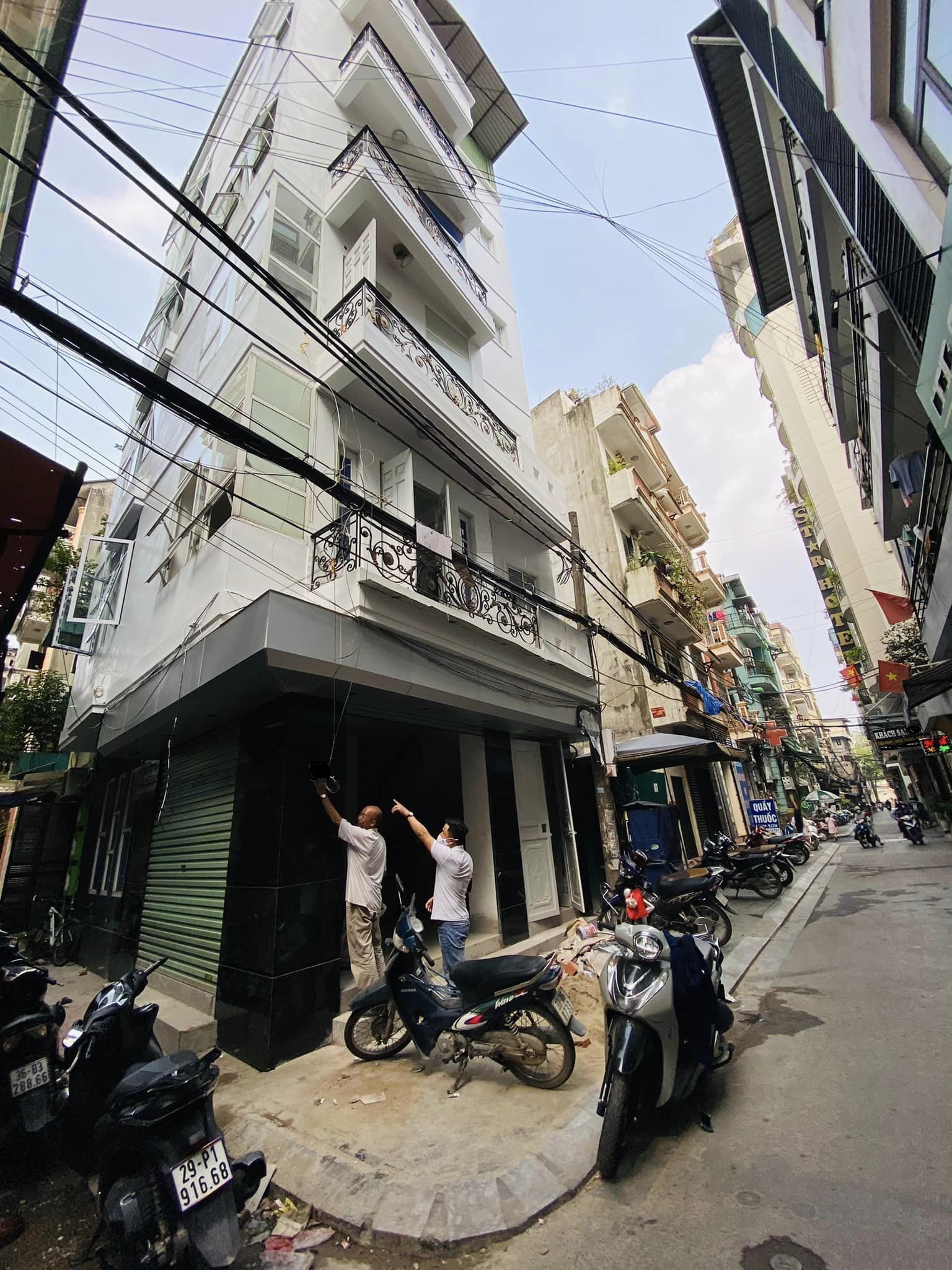 Bán nhà Doãn Kế Thiện - Nhà Đẹp - Lô Góc - Vỉa hè - Oto thỏa mái - chỉ có hơn 12 tỷ