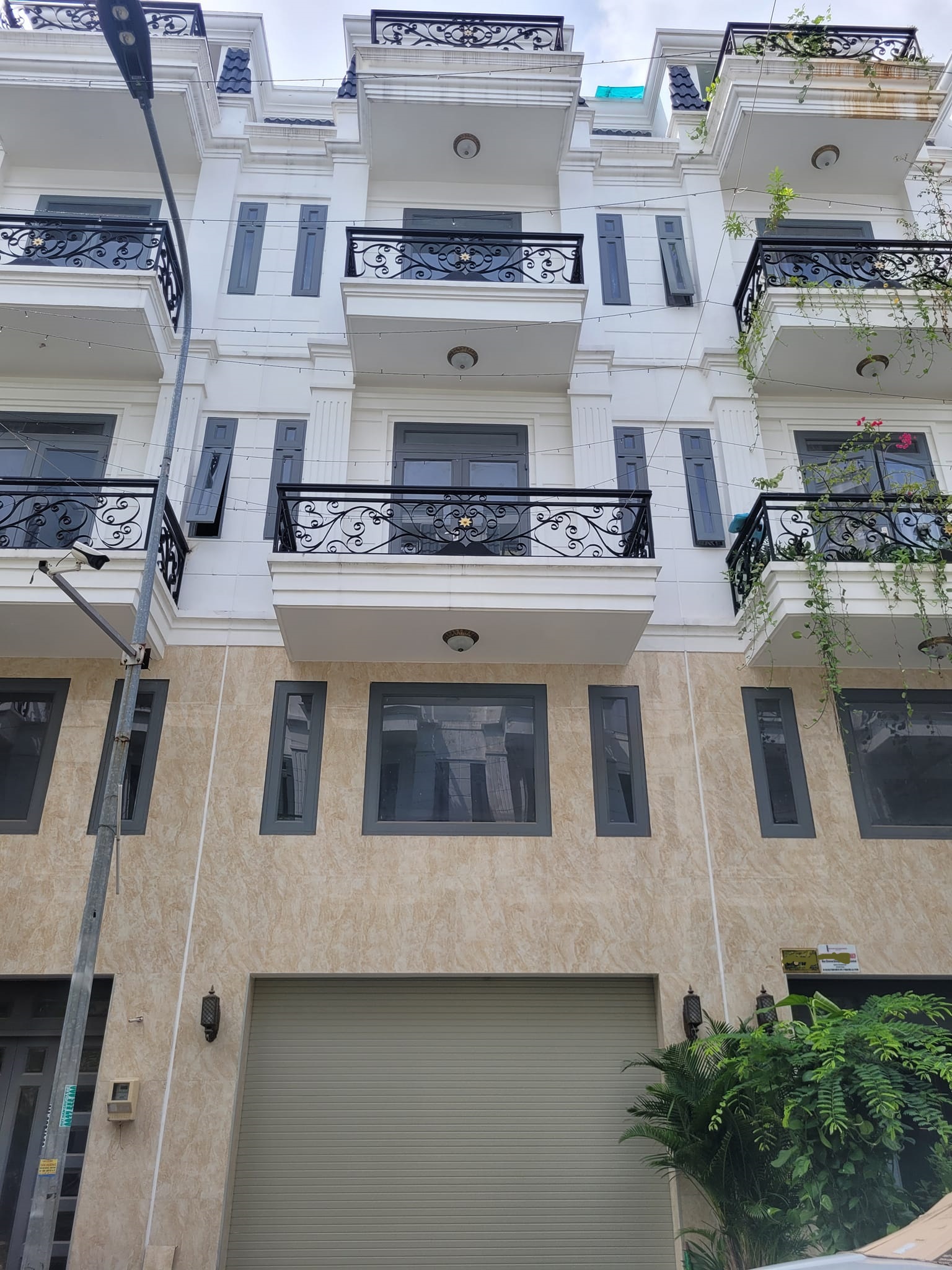 NỢ BANK - Gấp bán - 5 Tầng - 51m2 - Hẻm 12m - Q12 -Tô Ngọc Vân - Chỉ 4.tỷ