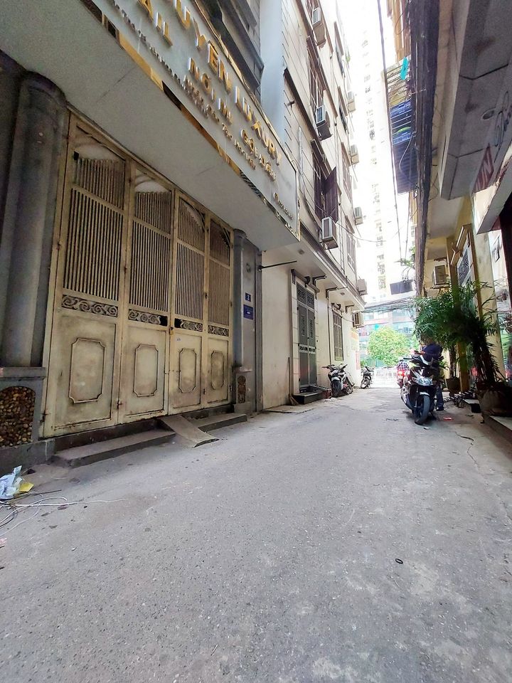 BÁN NHÀ PHÂN LÔ MẠC THÁI TỔ- CẦU GIẤY DT 40M X 5T- MT 5M- Ô TÔ TRÁNH- KINH DOANH- GIÁ CHÀO 9.6 TỶ