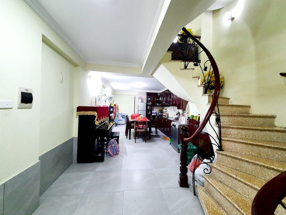 Vài Bước Ra Mặt Phố Nguyễn Khang- 52m2 - 5 tầng - Mặt Tiền 4m- Giá Nhỉnh 6 tỷ.