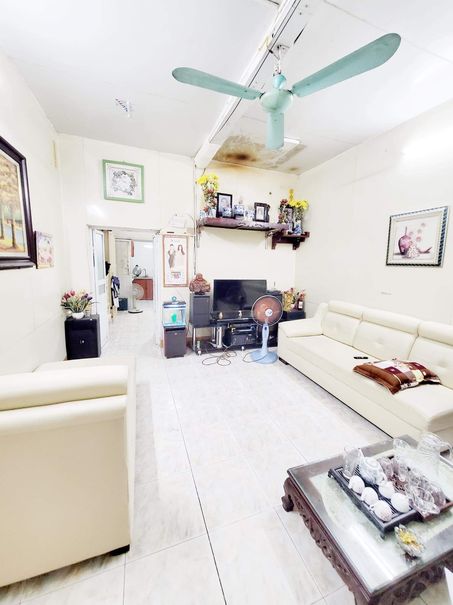 Siêu phẩm Đống Đa- đầu tư- Ô tô đỗ cửa- View hồ- Ngõ thông tứ tung.