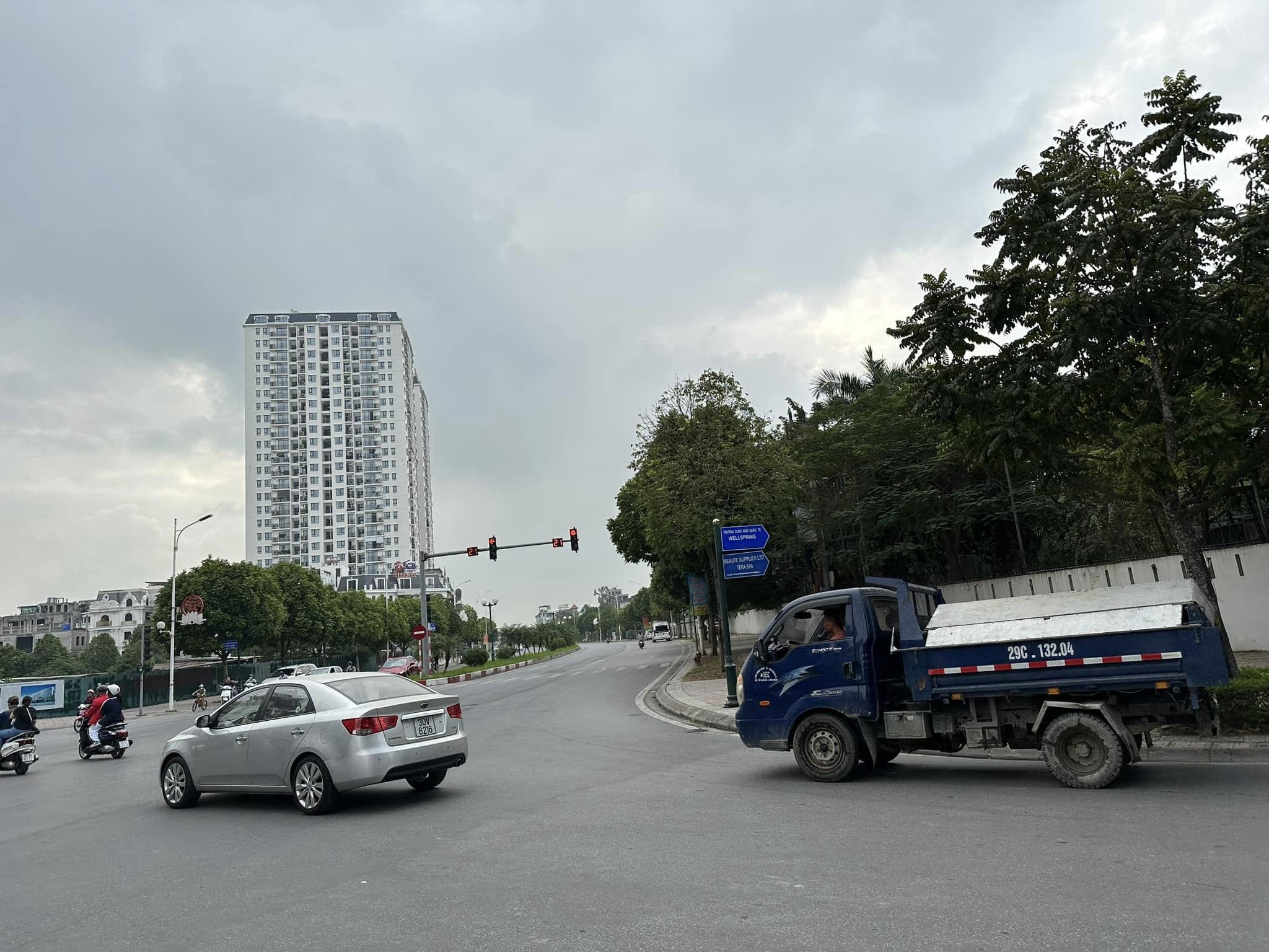 Bán Nhà Phố Bồ Đề, Aí Mộ Dt 120m, Phân Lô, Ô Tô 7 Chỗ Thông, Vào Nhà, 9 tỷ.