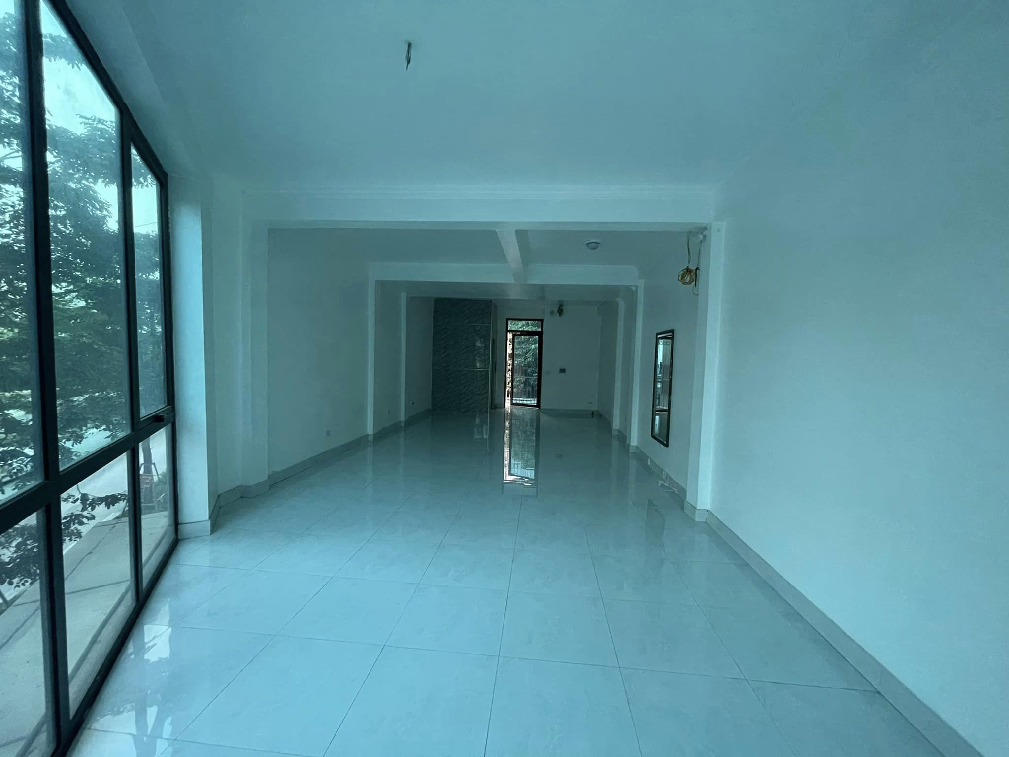 Mặt phố Phạm Văn Đồng 90m2x5T, MT 8m, vỉa hè thang máy, 2 mặt tiền KD, 18.9 tỷ