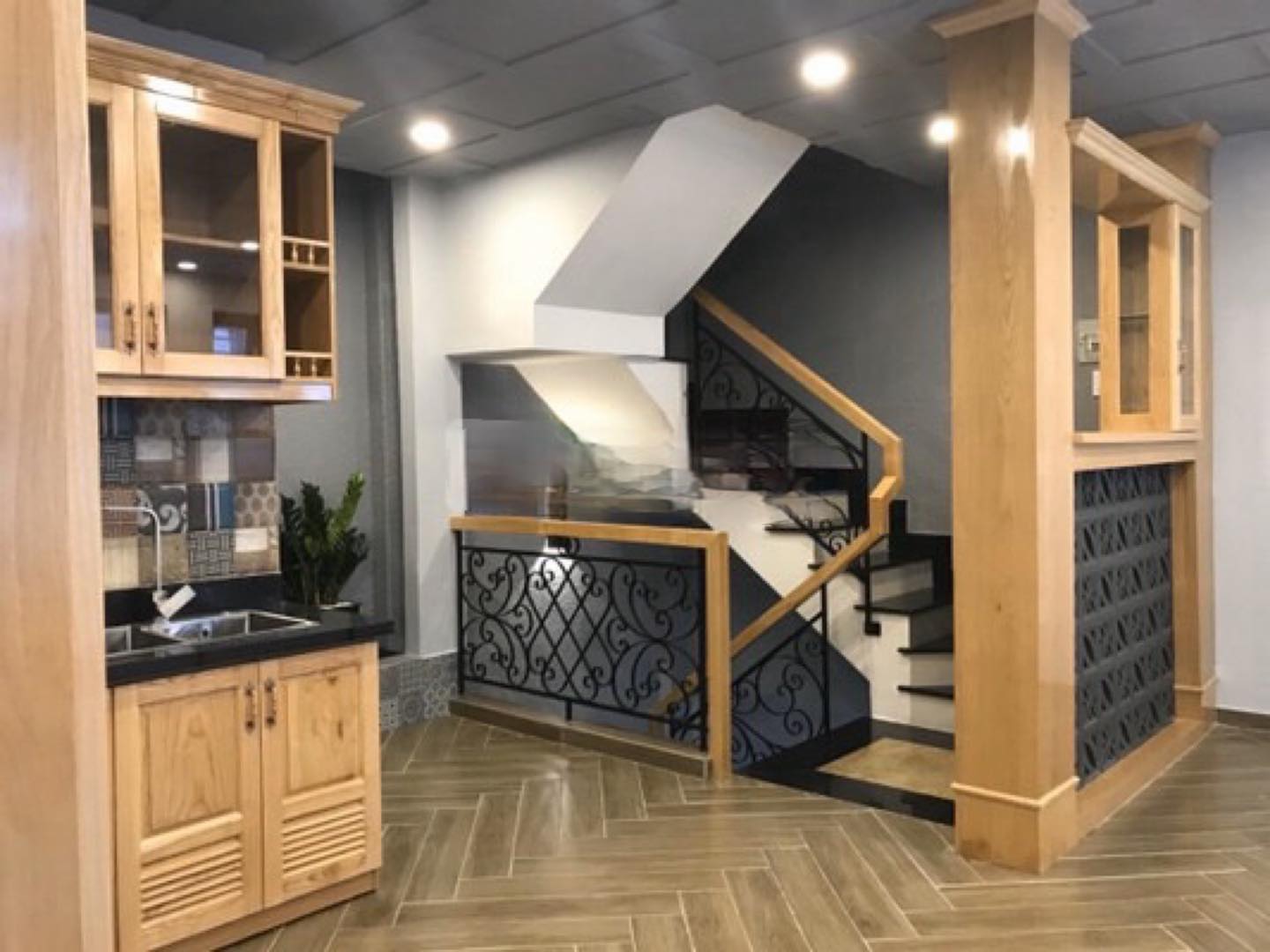 Bán nhà mới nhỏ xinh đường Thích Quảng Đức, Phường 4, Phú Nhuận, DT 31m2, giá 1 tỷ 900 triệu. Sổ sẵn