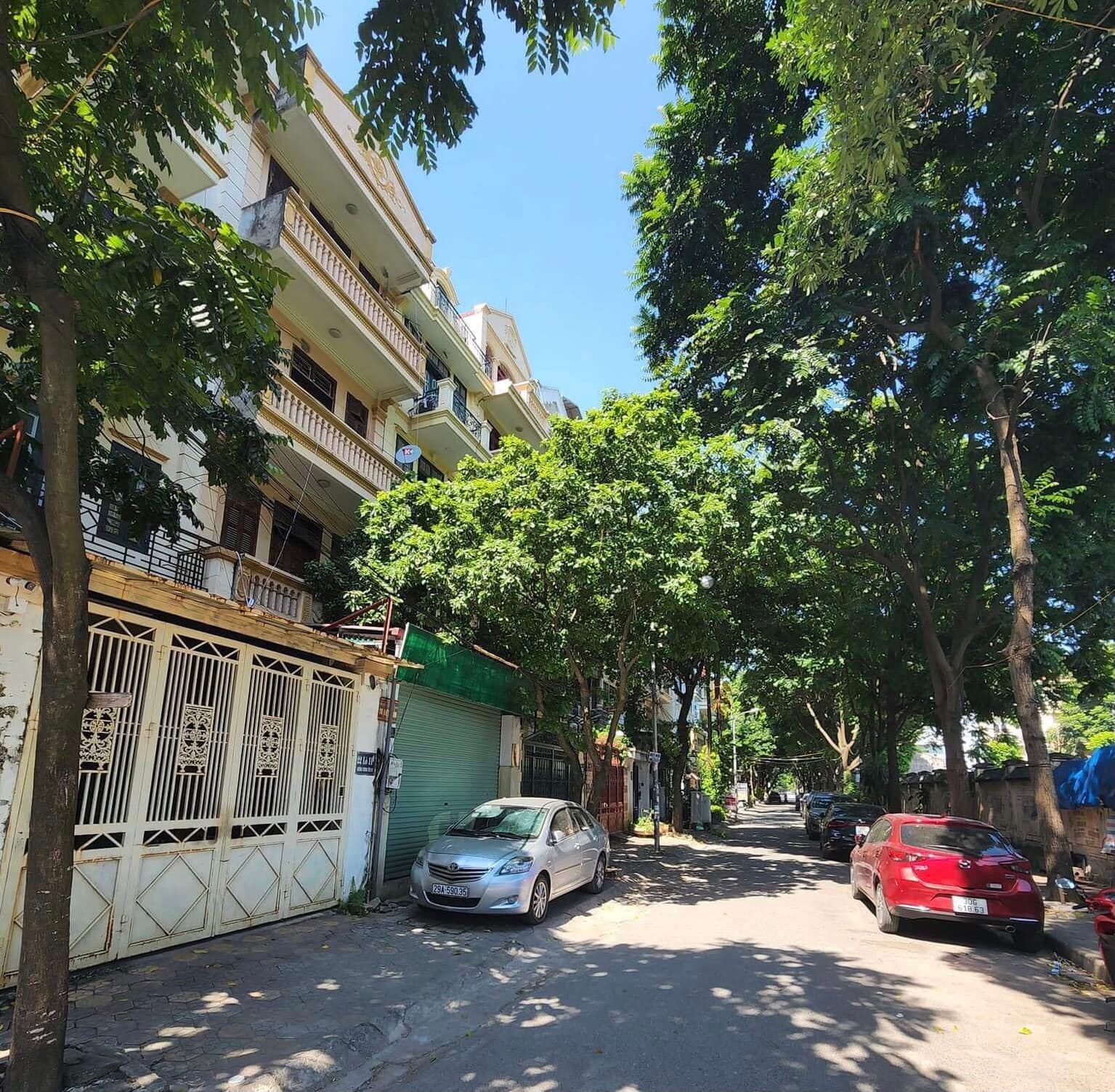 BÁN NHÀ PHỐ TRUNG HOÀ, Ô TÔ DỪNG ĐỖ 100M2, 5T, MT 4,7M, 20 TỶ