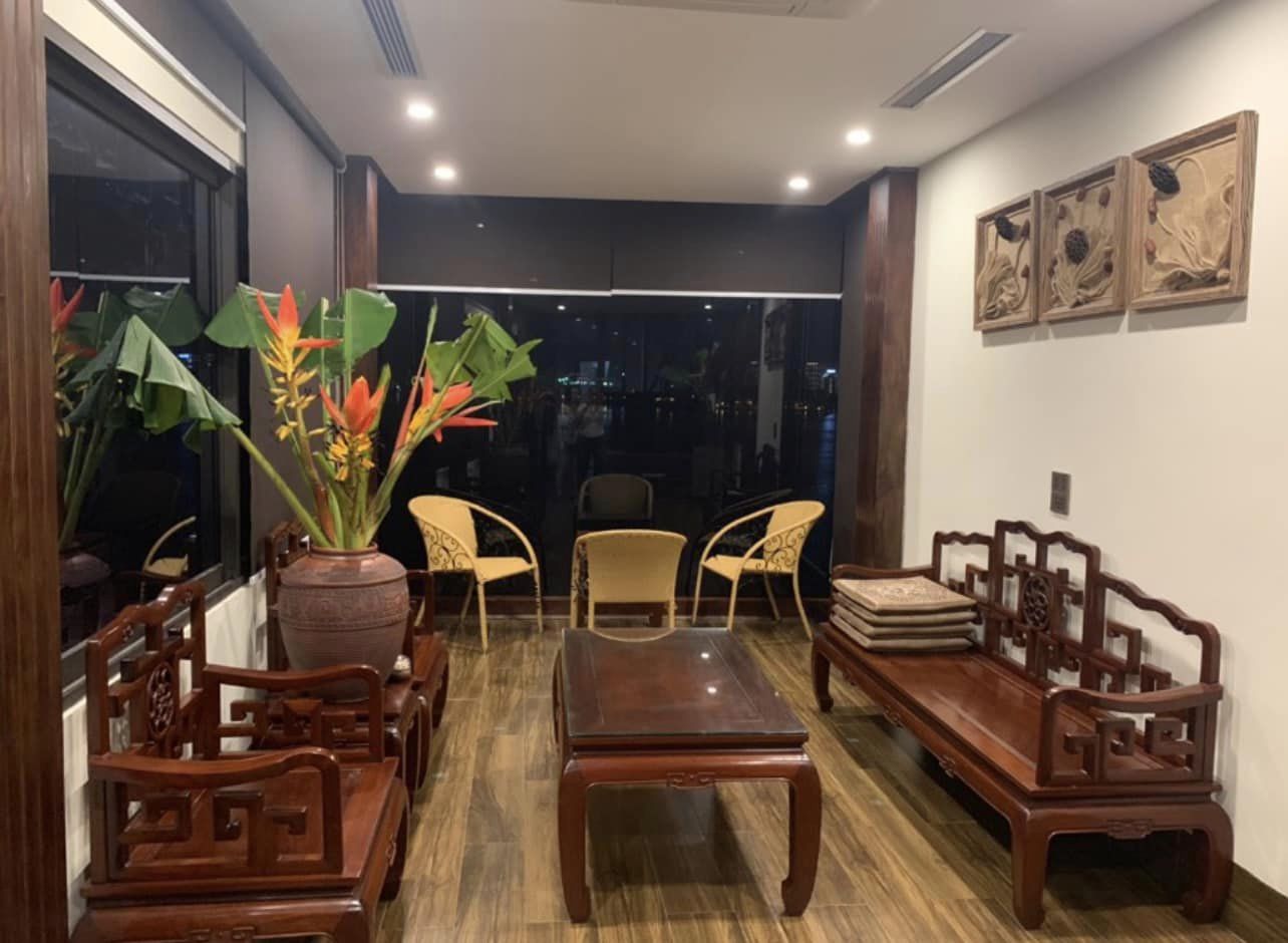 Cần bán nhà mặt Hồ Tây view cực kì đẹp, diện tích 62m2, 7 tầng, giá siêu hợp lý 39 tỷ.