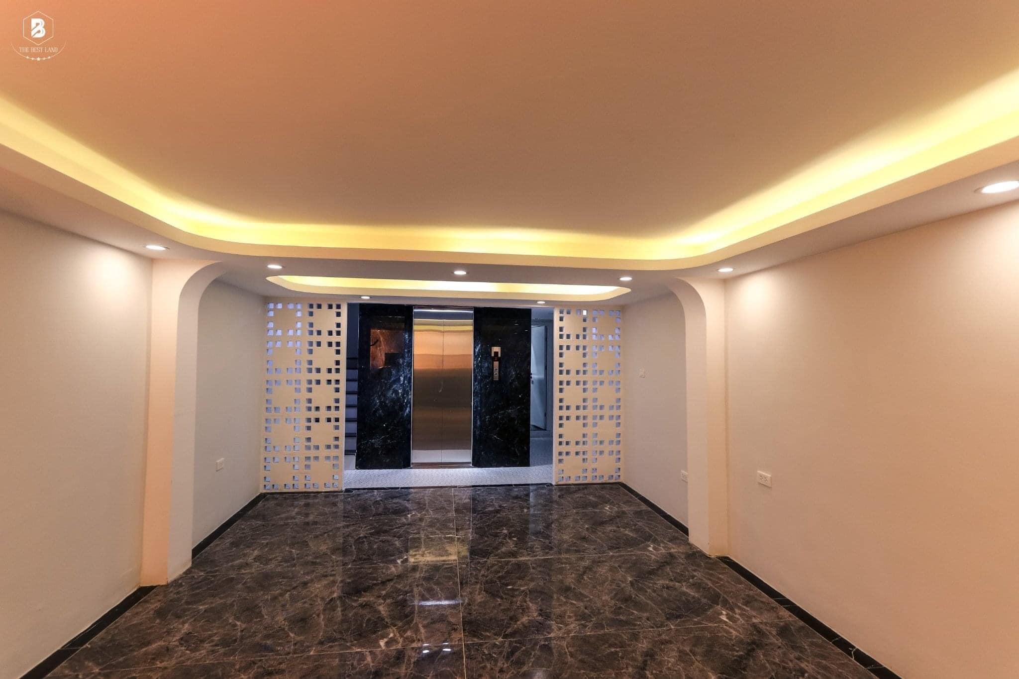 CỰC HOT!! Mặt Phố Hoàng Ngân 50m2 - 7 Tầng - MT 4m - 12.5 Tỷ - Ô Tô 7 Chỗ - Kinh Doanh.