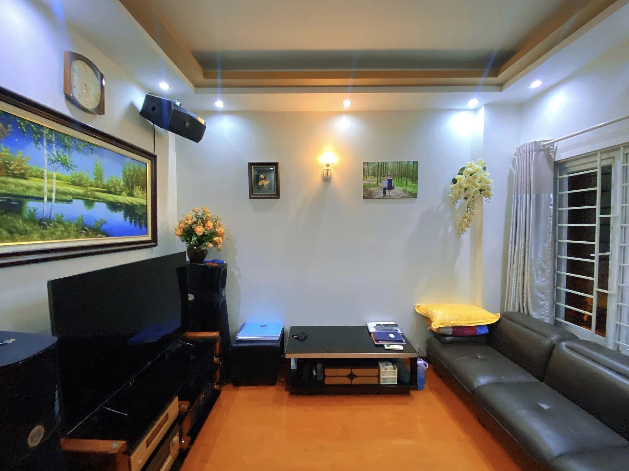 Nguyễn Khánh Toàn - 45m2 - 5 Tầng - Giá 6.8 Tỷ - Ngõ Thông - Trung Tâm Tiện Ích.