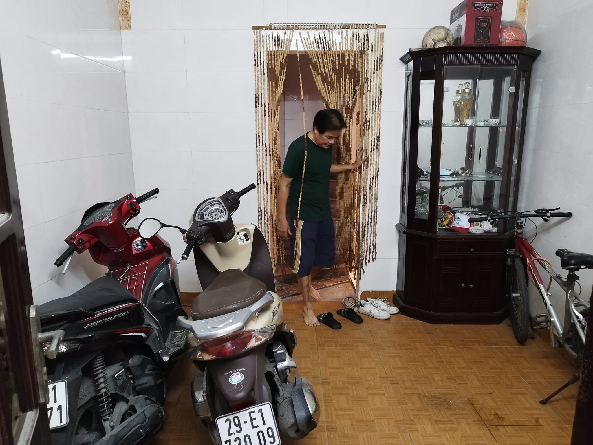 Sản phẩm duy nhất có 1-0-2 hộ khẩu Đống Đa, gần phố ở ngay.