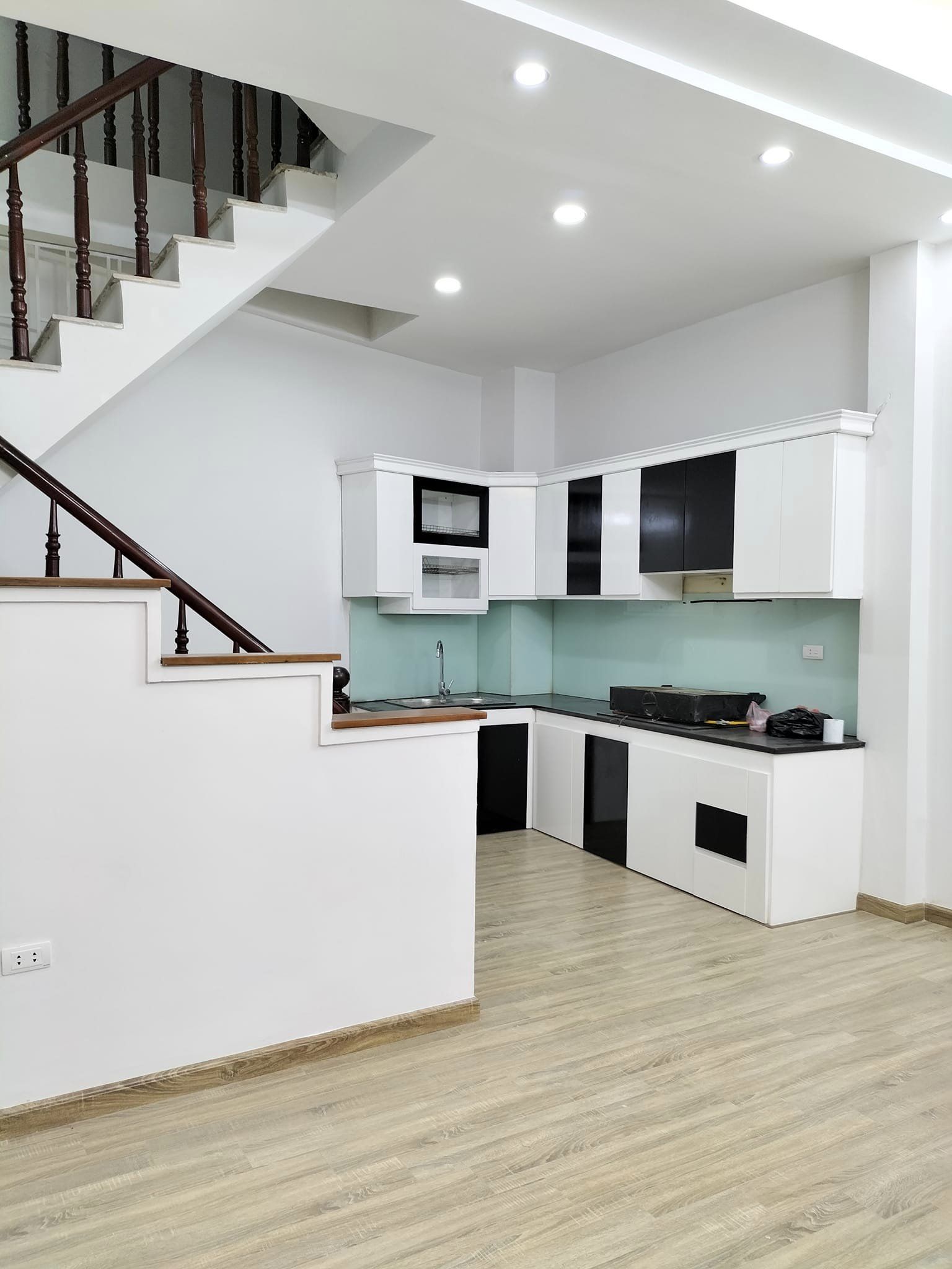 Nhà Đẹp Kim mã 45m2 - 4 Tầng - Mặt tiền 4.5m - Giá Nhỉnh 4 Tỷ - Lô Góc.