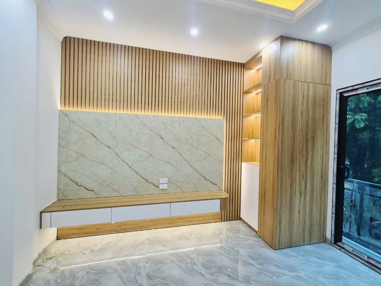 Bán nhà Ngô Thì Sỹ, nhà lô góc ô tô chạy vòng quanh, kinh doanh, View công viên cây xanh, 5 tầng- nhỉnh 7 tỷ.