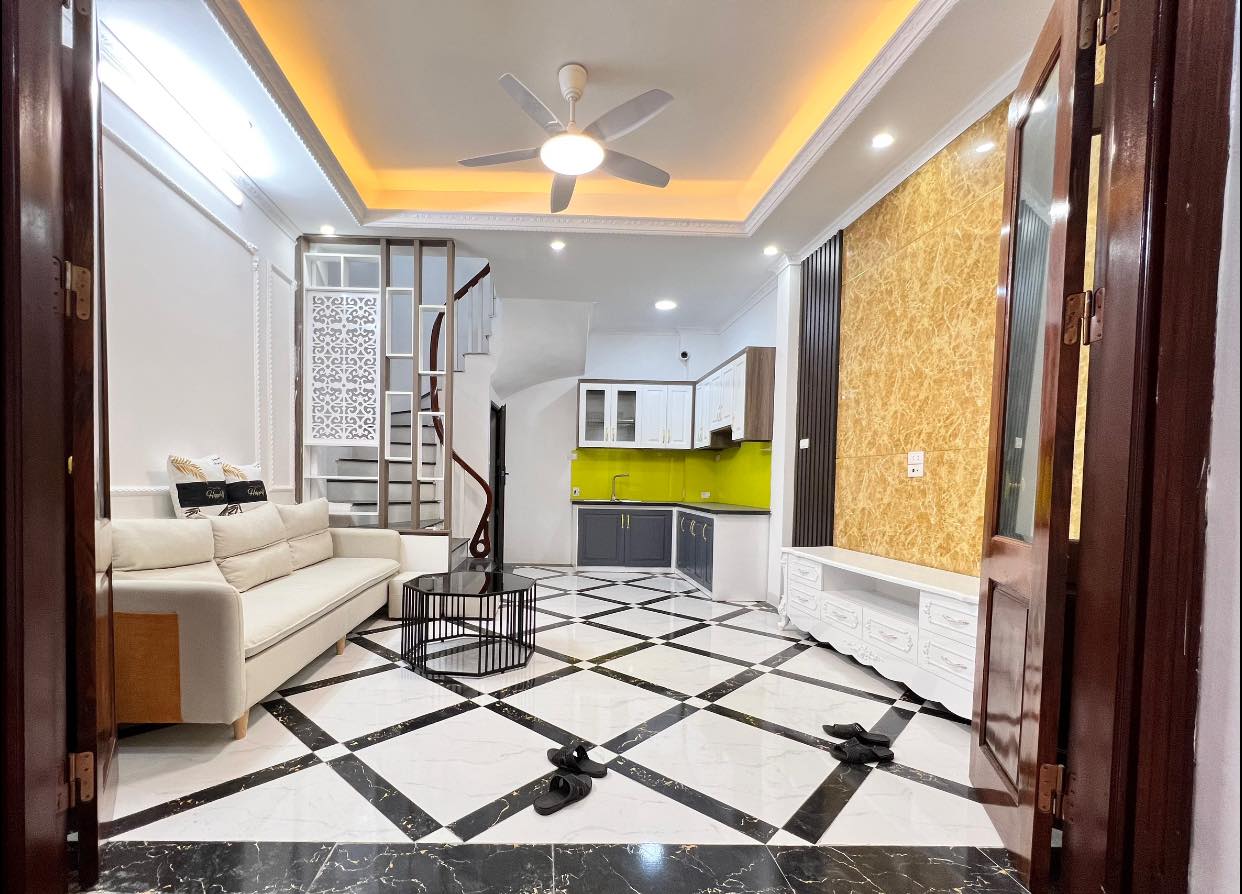 Nhà đẹp nhà Xuân Thủy, ngõ nông thoáng, nhà mới, ô tô 20m, dt 52m, 4,5 tỷ