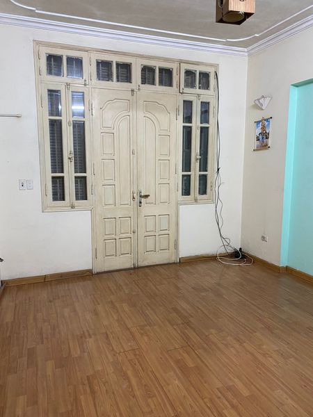 Cho thuê nhà Ngyễn Văn Cừ, Long Biên. Phù hợp làm văn phòng 40m2 x 4T giá 17tr/tháng.