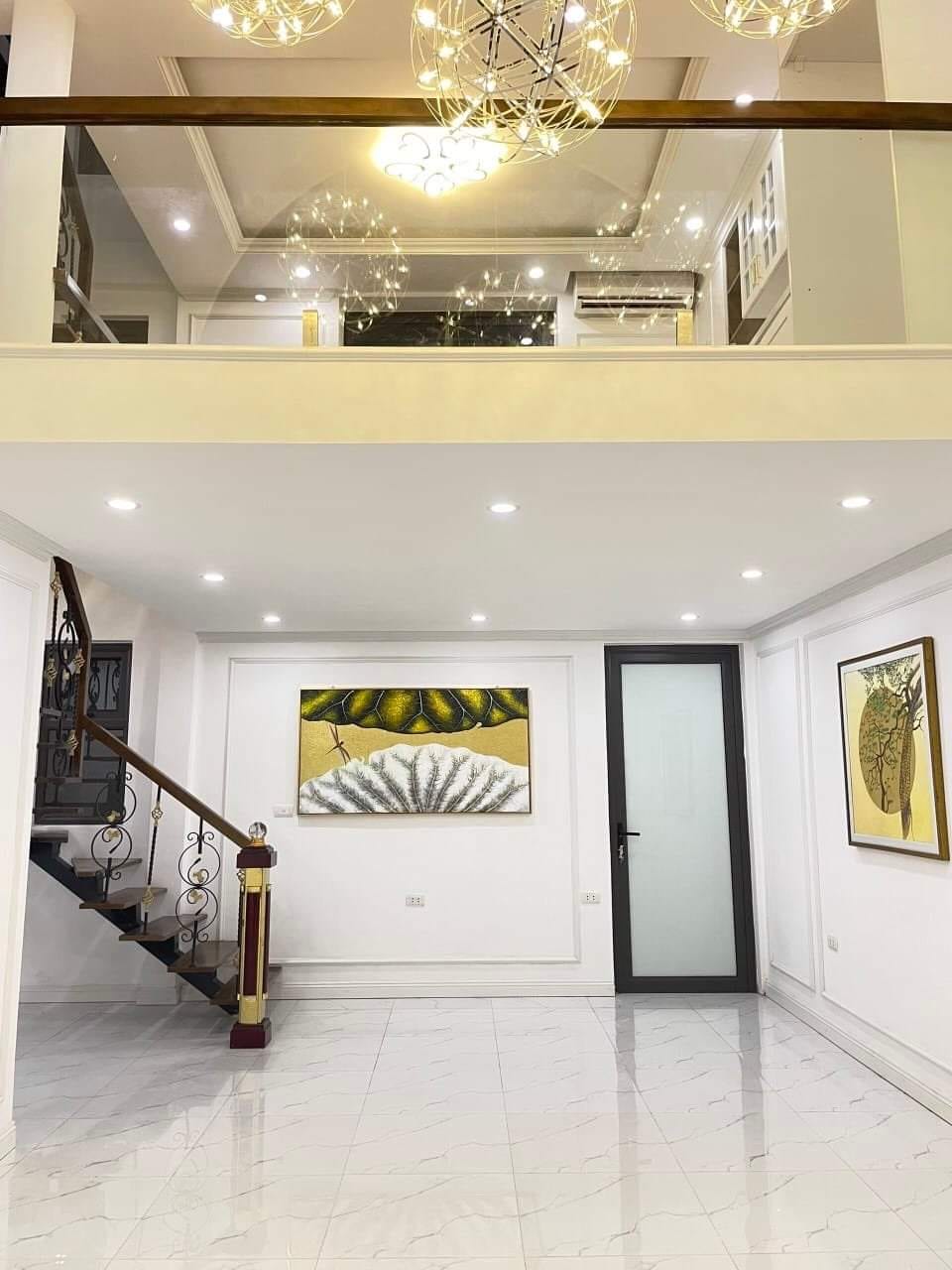 Bán nhà Hạ Yên Quyết - Cầu Giấy vị trí đẹp, ngõ to thẳng, nông, nhà mới ở luôn, 32m 5 tầng giá 3.7 tỉ