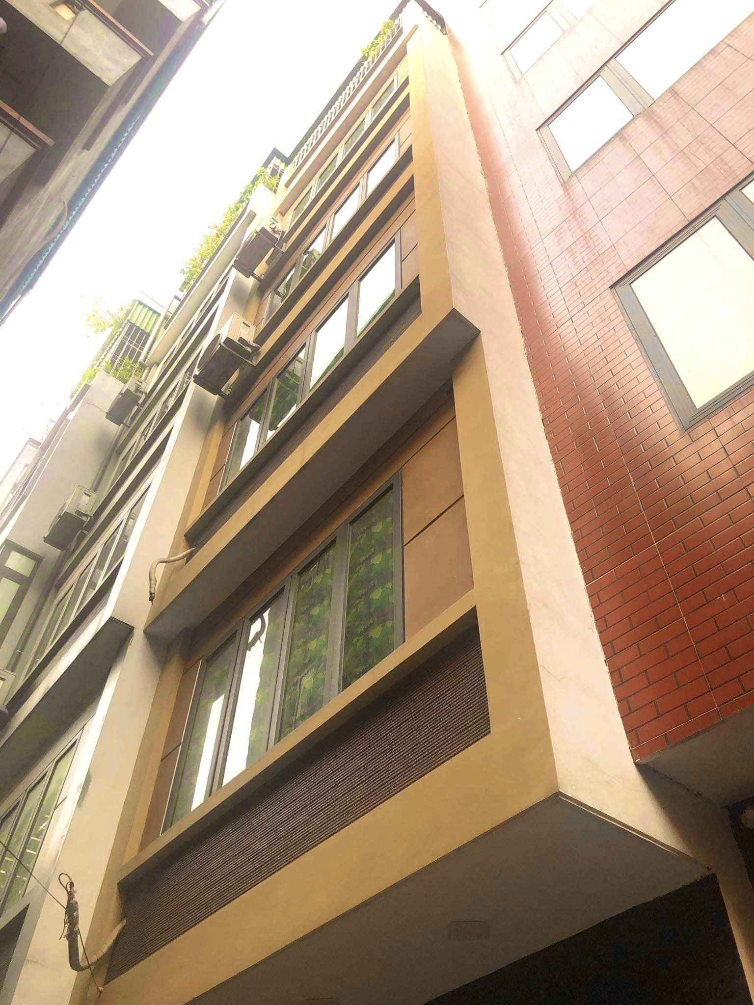 Bán gấp nhà phân lô phố Chùa Láng, 40m2x 5T, Kinh doanh cho thuê, giá 5,45 tỷ.