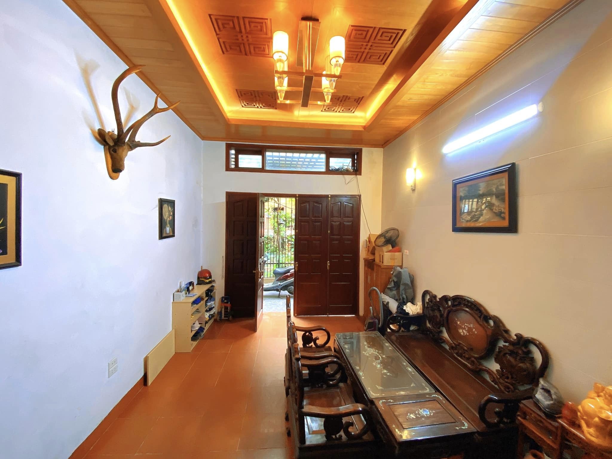 Cần bán nhà Nguyễn Ngọc Vũ, Cầu Giấy 60m2 x 5 tầng, ô tô đỗ cửa, nội thất đẹp, giá 10.2 tỷ