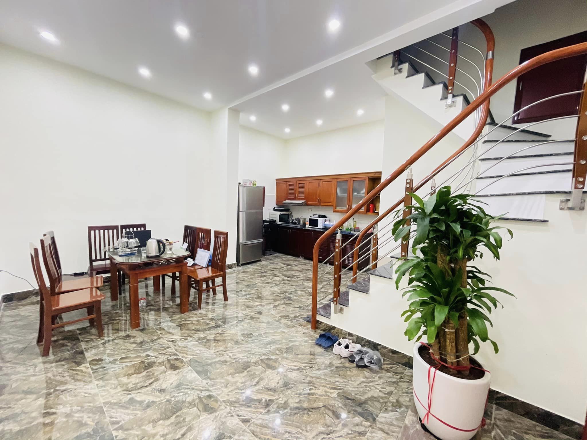 BÁN NHÀ ĐỘI CẤN 4.85 TỶ 48M2 3T MT 6M- BA BƯỚC RA PHỐ - NỘI THẤT CỰC ĐỈNH-DÂN TRÍ CAO –SÂN SIÊU RỘNG