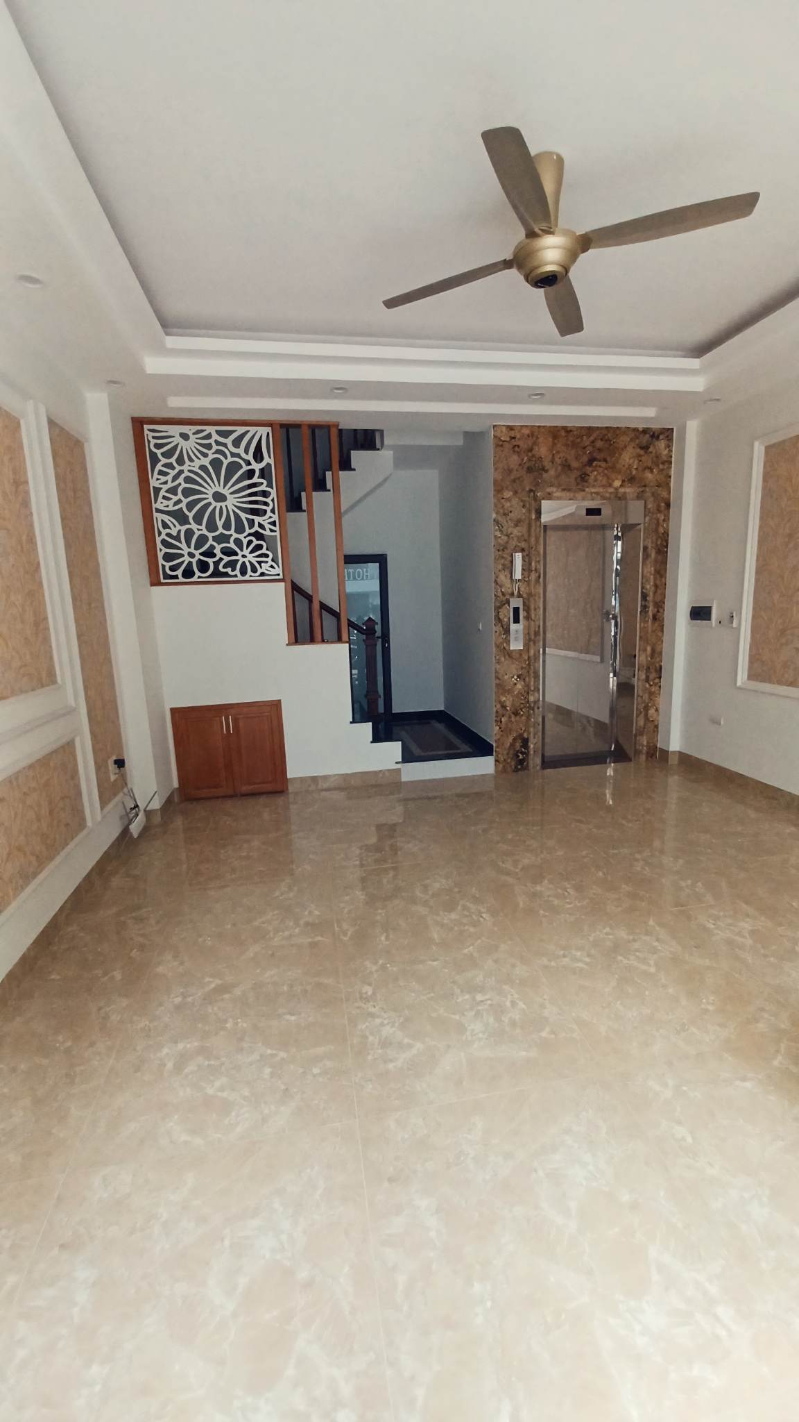 Bán nhà Doãn Kế Thiện, Phân Lô, Vỉa Hè, Ô tô tránh, Thang Máy, DT 45m2, MT 5m, nhỉnh 11 tỷ